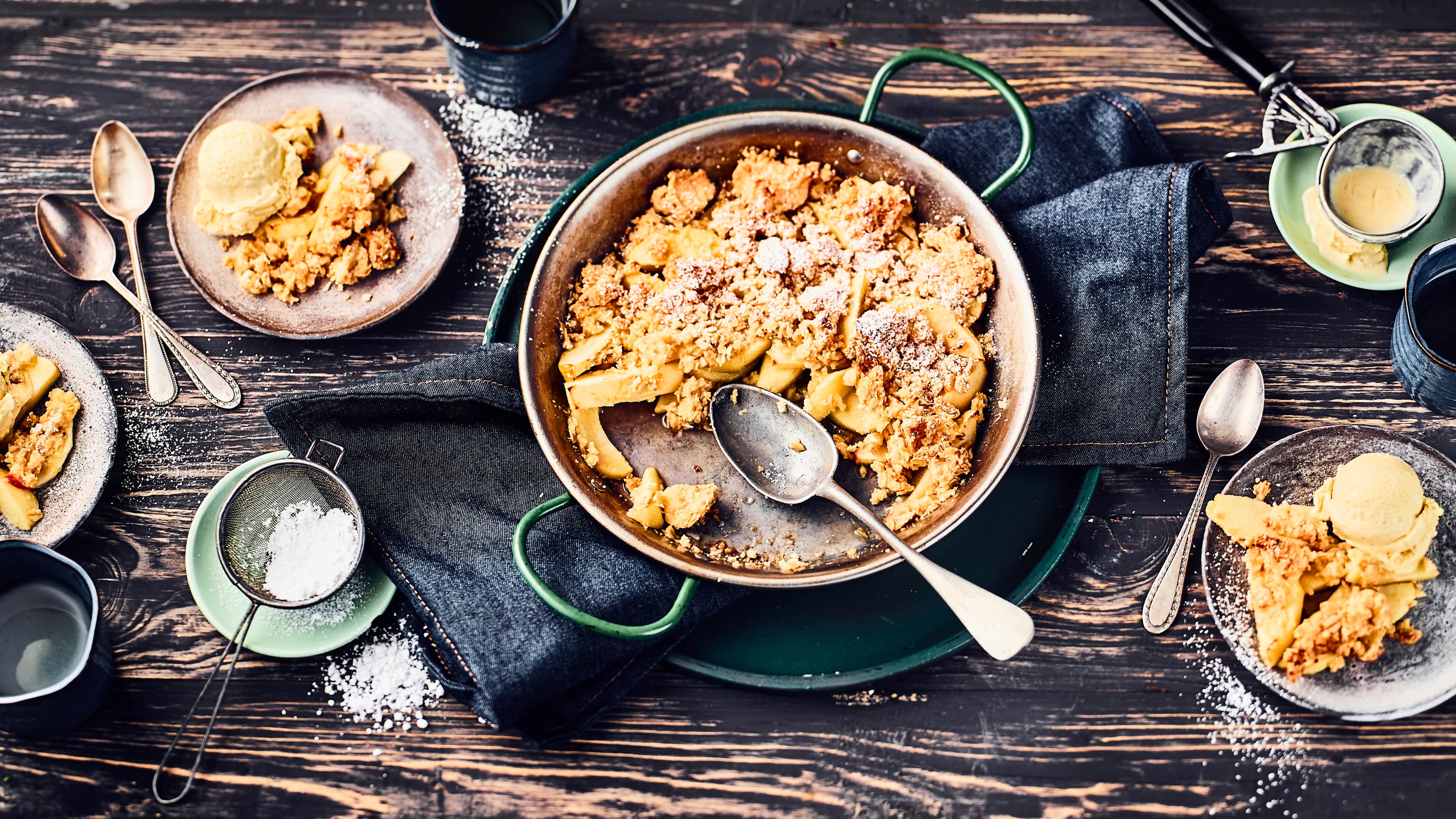 Apple-Crumble Backen Sie mit diesen Apple-Crumble-Rezepten leckere Crumble! So zaubern Sie ganz einfach schnelle Kuchen mit tollem Geschmack!