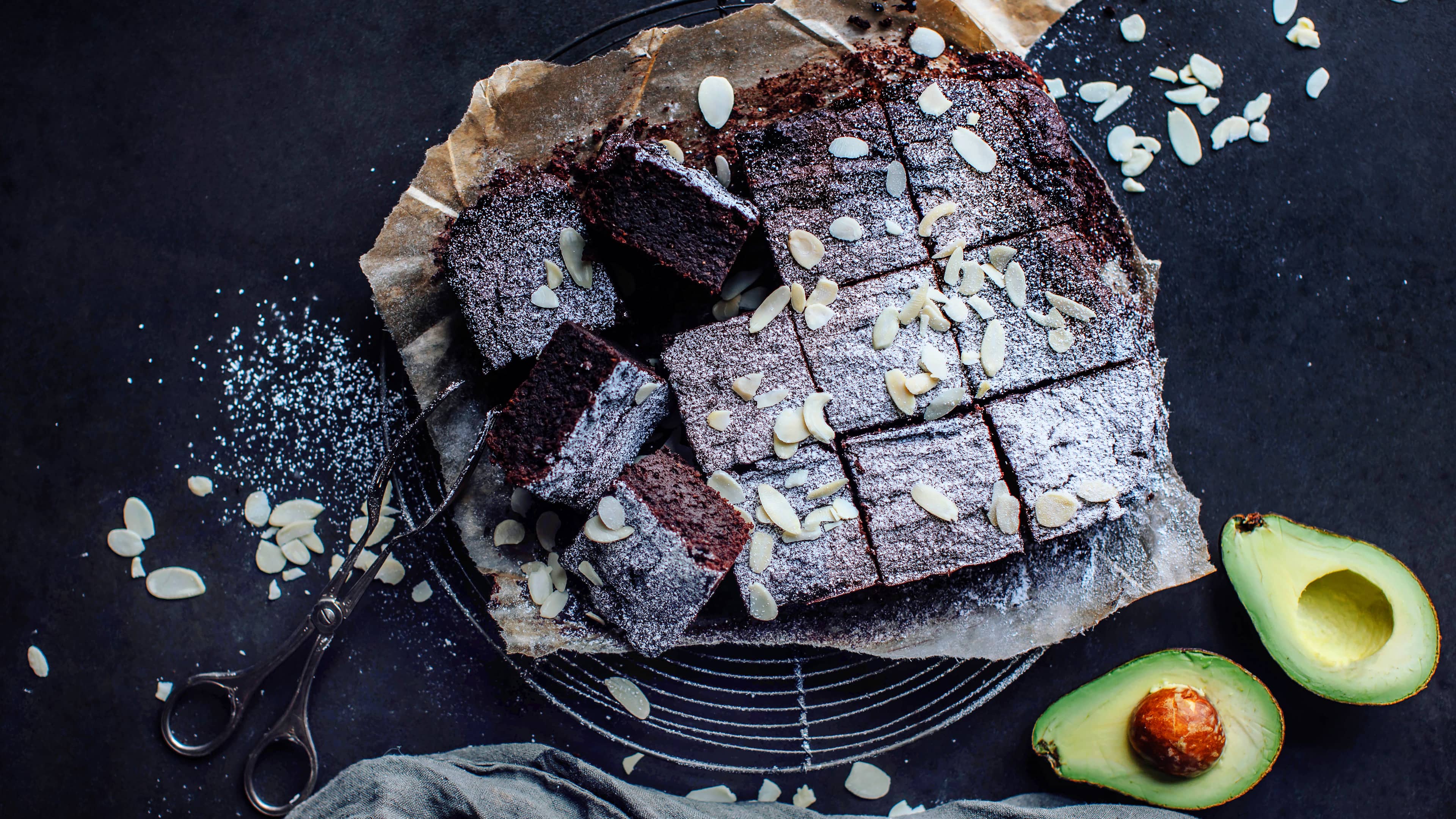 Avocado-Brownies mit Mandeln Avocado-Brownies mit Mandeln