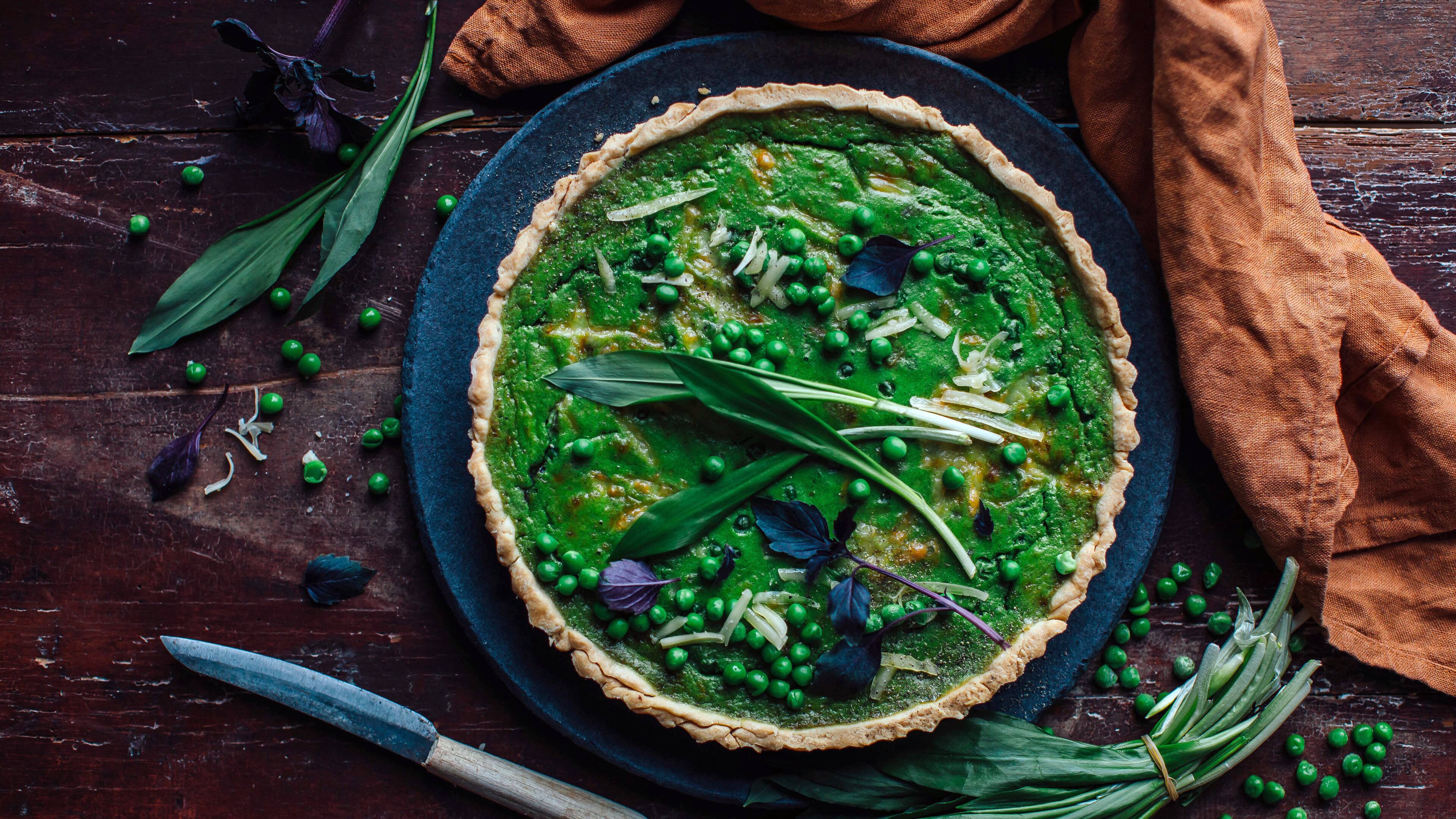 Bärlauch-Erbsen-Tarte Grün, grün, grün ist alles was ich möchte – na dann haben wir hier mit unserer grünen Bärlauch-Erbsen-Tarte genau das Richtige für Sie!