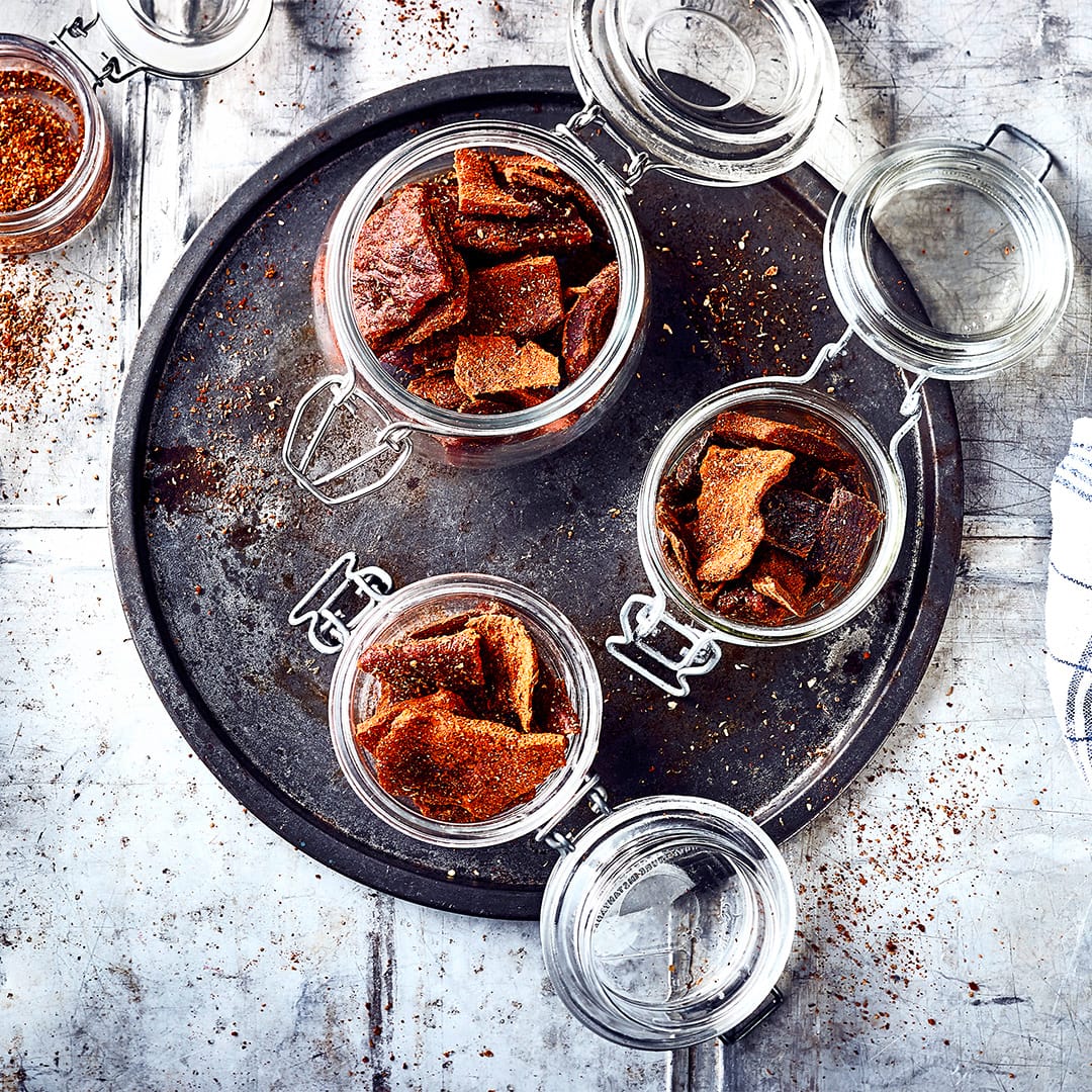 Auch als würziges Trockenfleisch bezeichnet stammt Beef Jerky aus der amerikanischen Küche und ist ein herzhafter Snack für wahre Fleisch-Fans.
