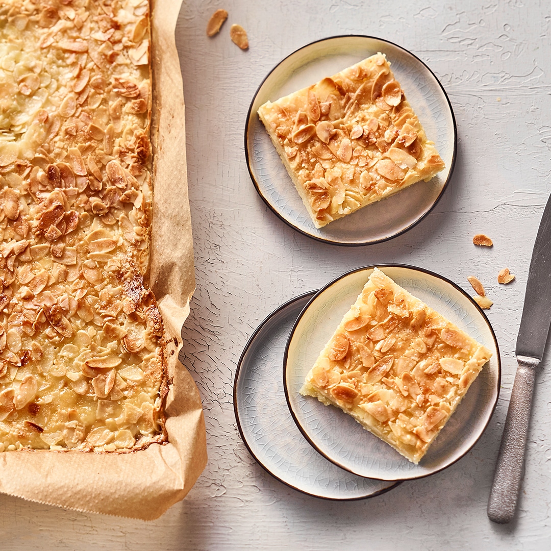 Buttermilchkuchen mit Mandeln