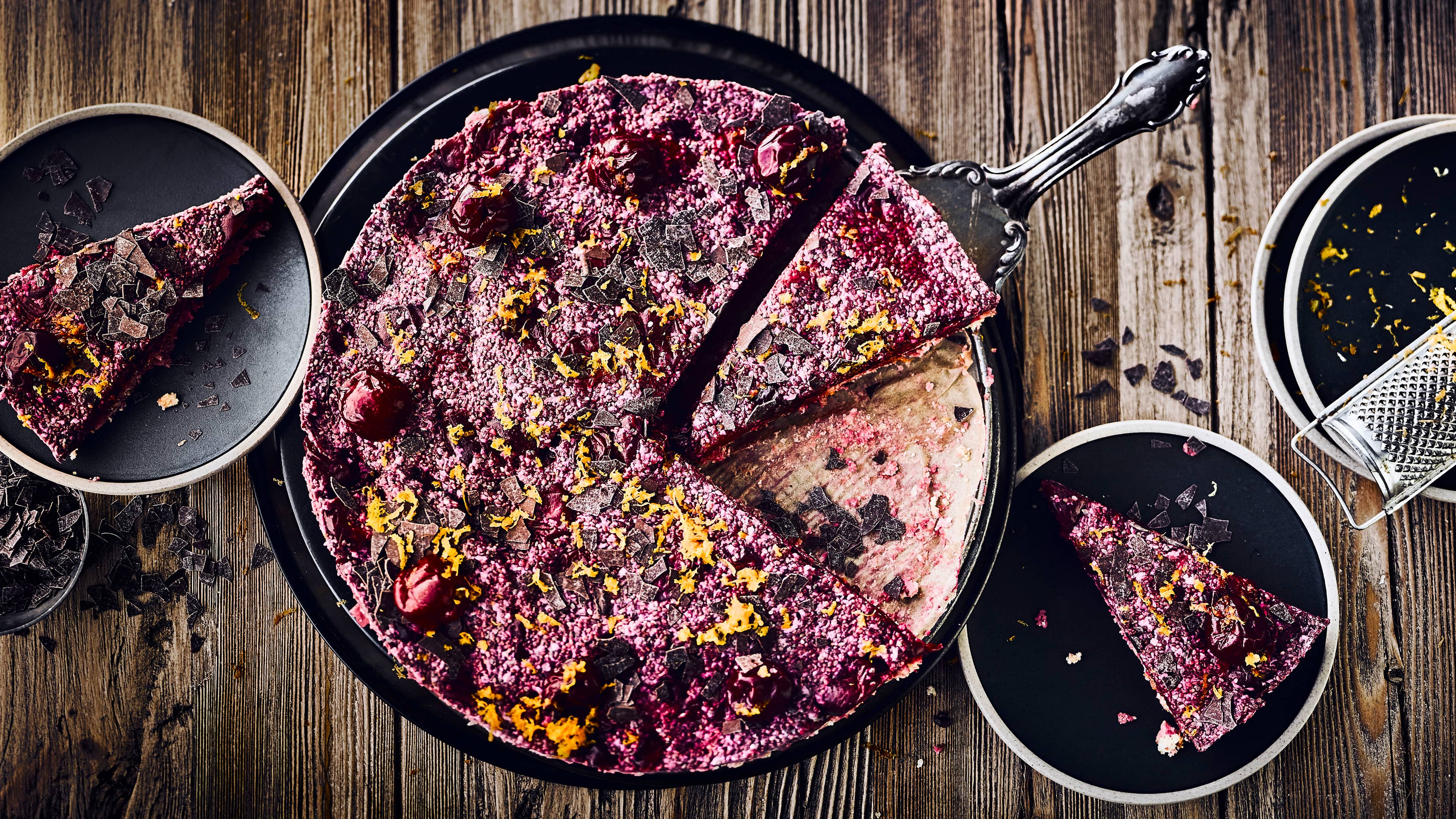 Chia-Kirsch-Torte Versüßen Sie sich mit dieser fruchtigen Erfrischung den Sommer! Unser Rezept für eine saftige Chia-Kirschtorte kommt dabei ganz ohne Milchprodukte aus und ist auch für Veganer geeignet.