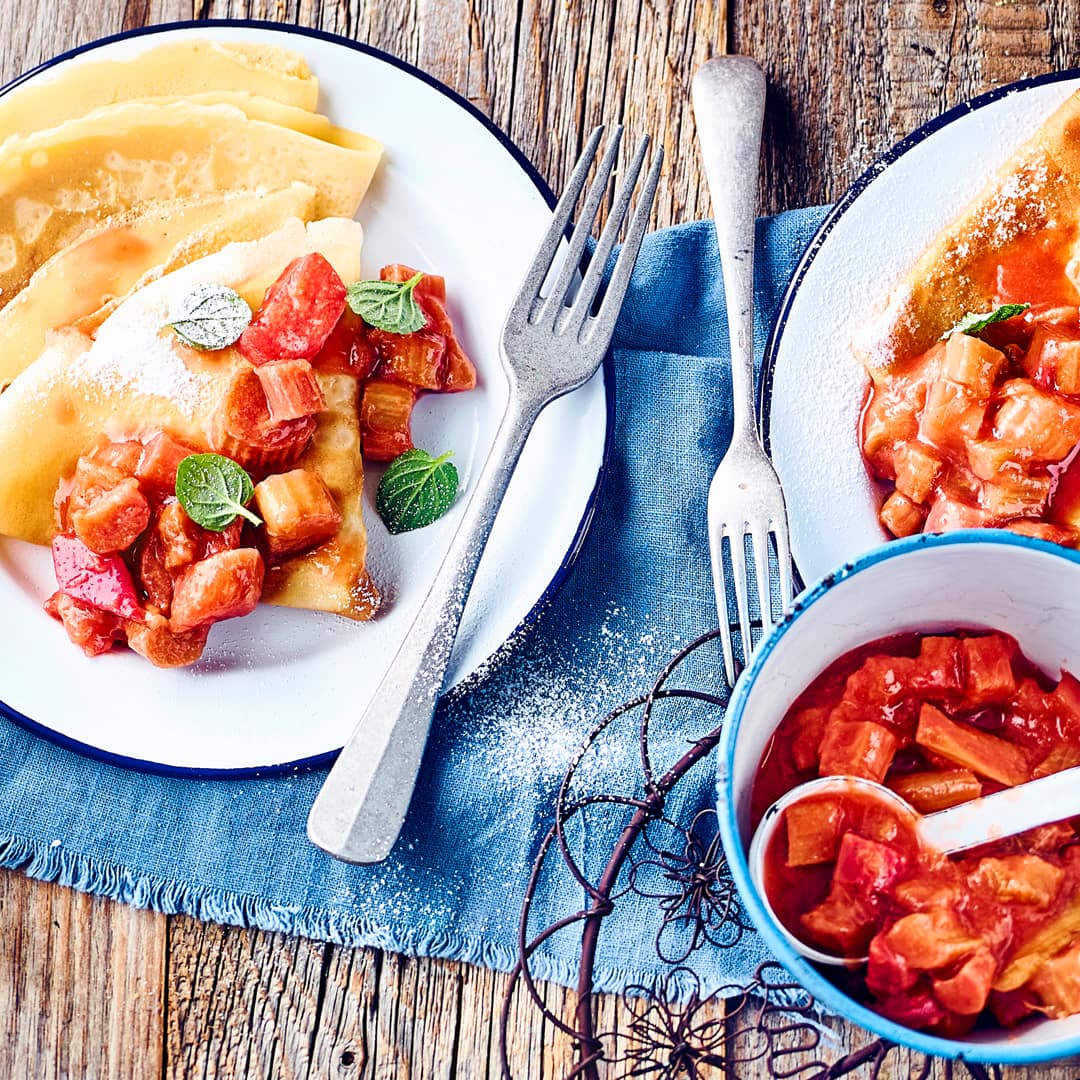 Ob mit Erdbeeren, Mehrfruchtsaft oder Süßkartoffeln – unser Rhabarberkompott-Rezept sollten Sie in jedem Falle einmal ausprobieren.
