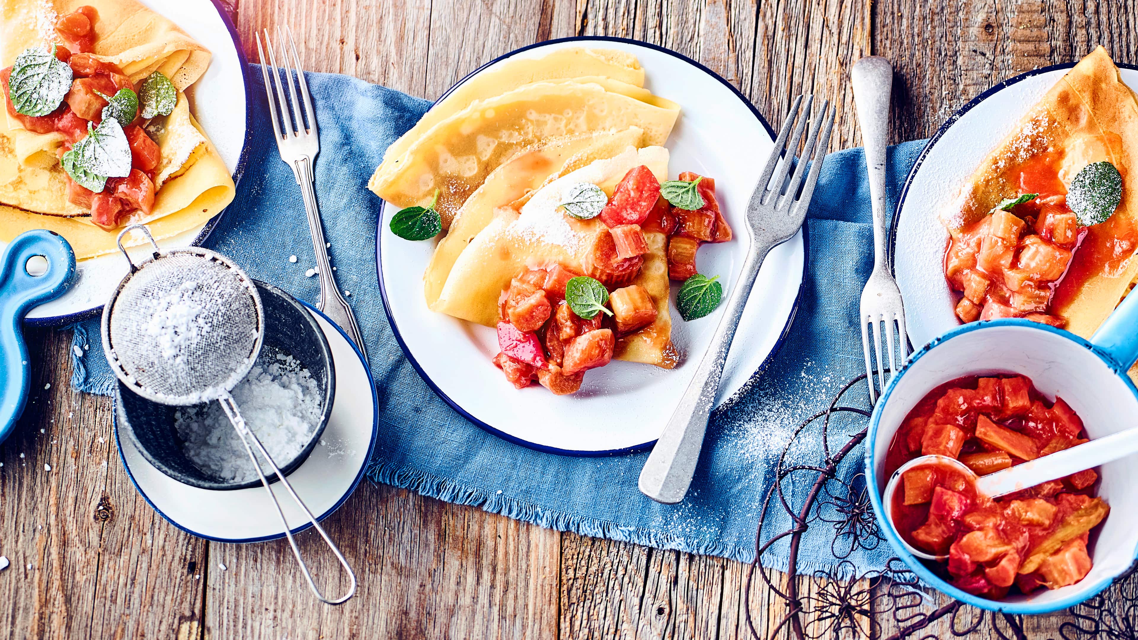 Crêpes mit Rhabarberkompott Ob mit Erdbeeren, Mehrfruchtsaft oder Süßkartoffeln – unser Rhabarberkompott-Rezept sollten Sie in jedem Falle einmal ausprobieren.