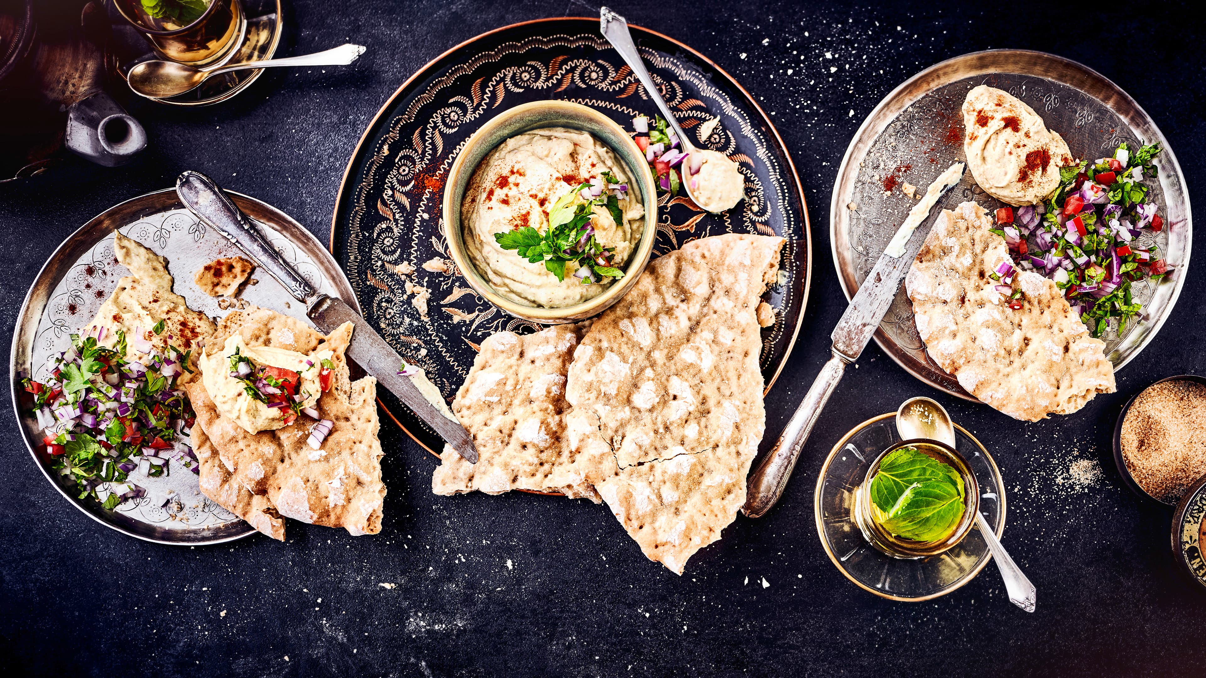 Dattelcreme Ob als Dip zum Grillen oder als Belag fürs Brot: Unser Rezept für Dattelcreme ist ganz einfach und schnell und die Creme schmeckt herrlich süß und cremig: Einfach ausprobieren!
