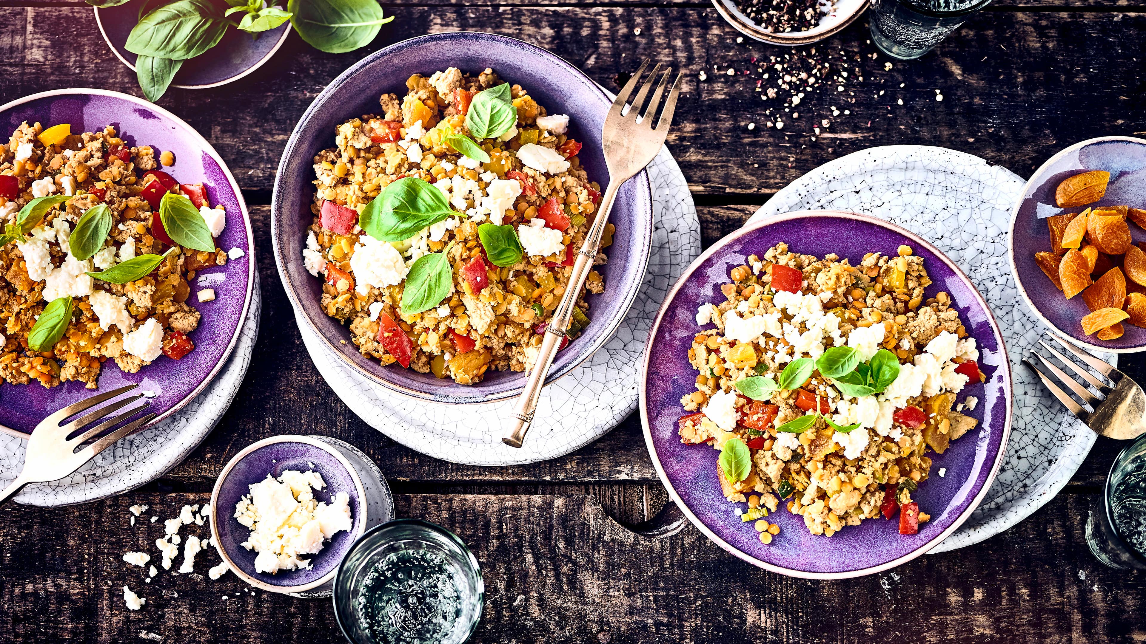 Exotische Gemüsepfanne Probieren Sie unsere exotische Gemüsepfanne mit Tofu, Ingwer, Linsen und Aprikosen und bereiten Sie mit unserem Rezept ein leckeres Hauptgericht zu.