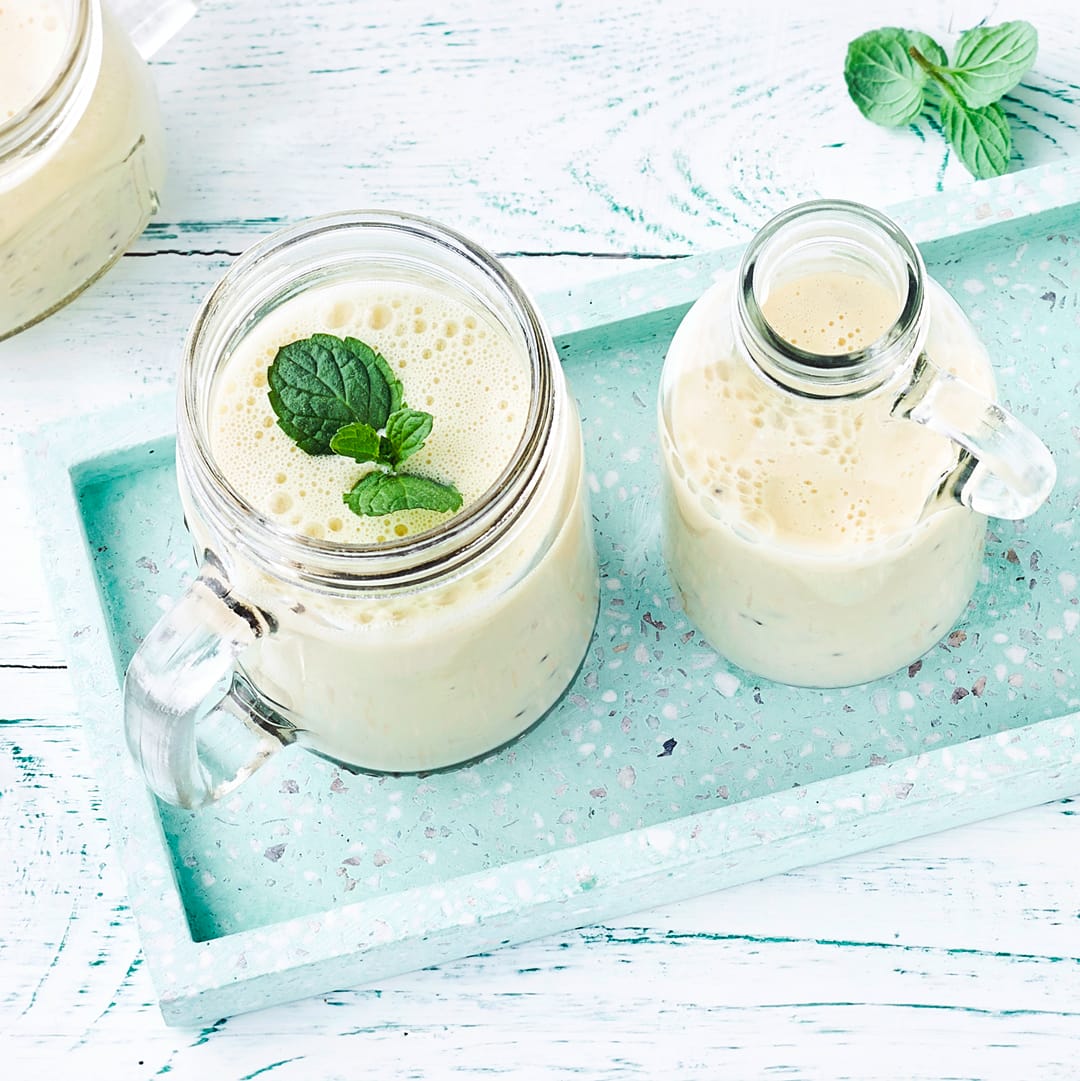 Fitnessernährung leicht gemacht: Mit dem Fitness-Drink-Rezept aus frischem Obst, Aprikosen-Fruchtaufstrich und cremigem Joghurt wird der Muskelaufbau zum Kinderspiel!