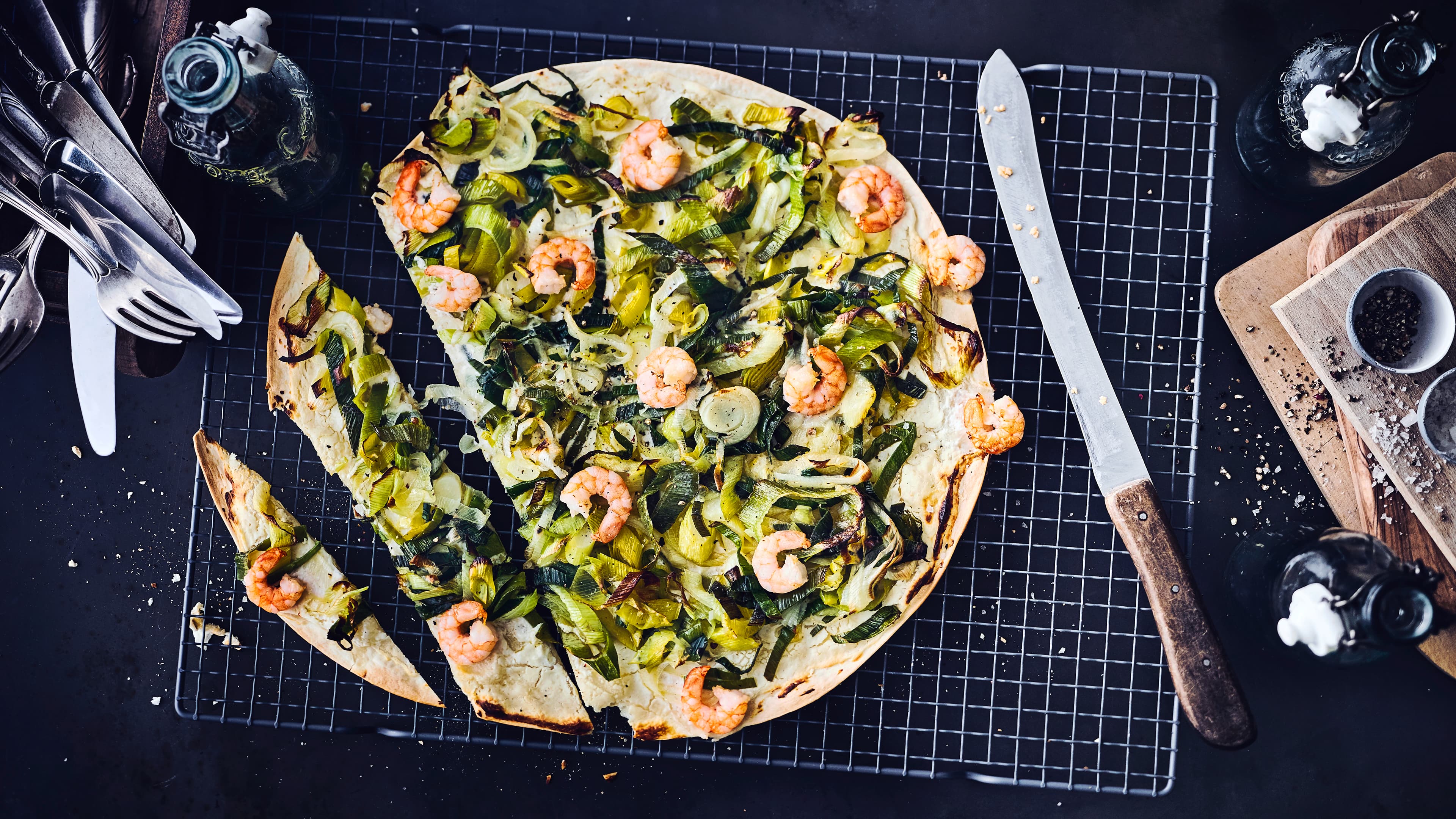 Garnelen-Lauch-Flammkuchen Garnelen-Lauch-Flammkuchen
