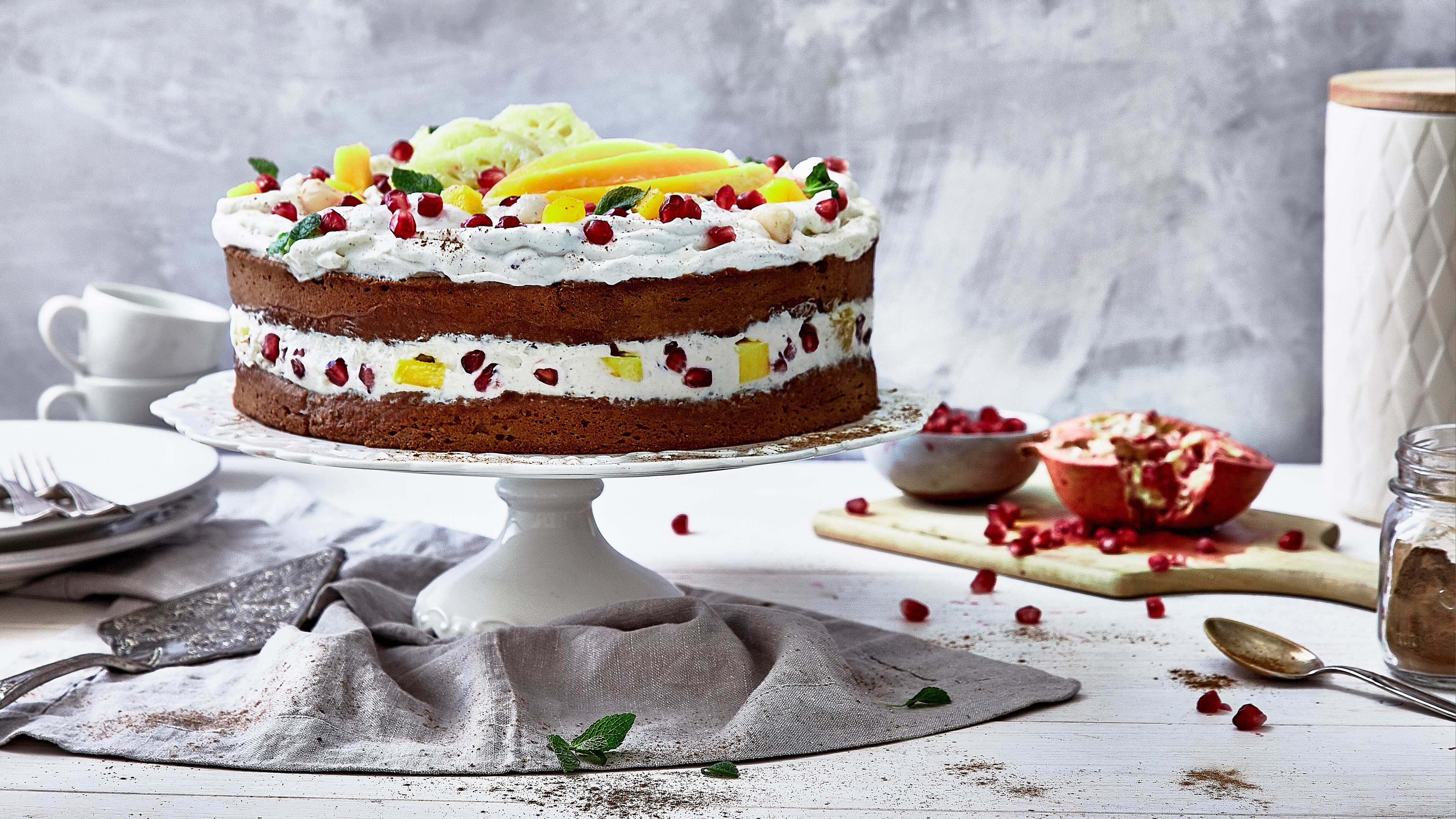 Früchte-Fitnesstorte Wer mit Früchten bäckt, spart Kalorien. Mit unserem Früchtetorten-Rezept liefern wir Ihnen hierfür eine raffinierte und köstliche Idee.