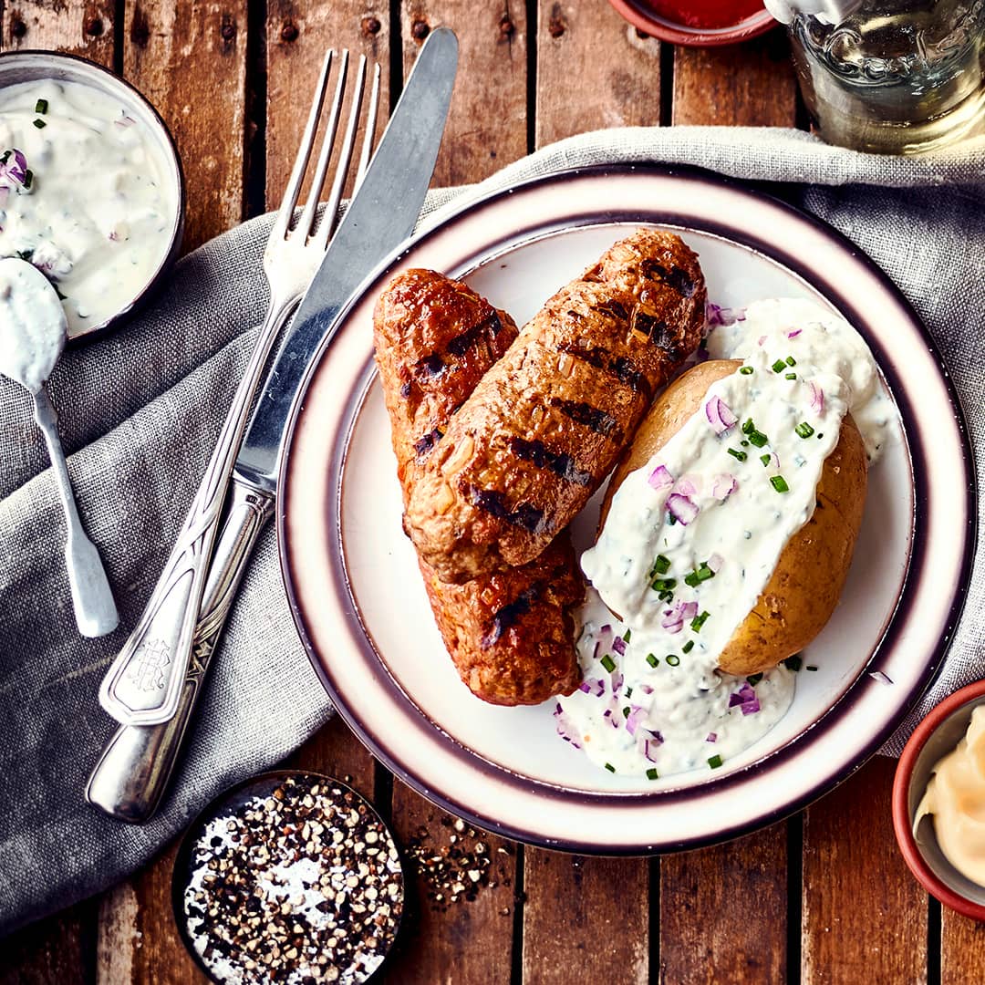 Lust auf etwas anderes? Probieren Sie doch mal unsere selbstgemachten fritierten Frikadellen mit Folienkartoffeln aus Holland.