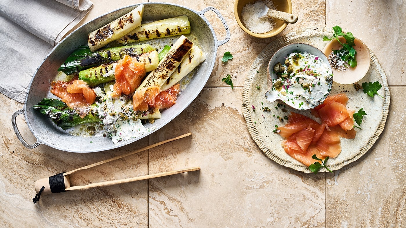 Gegrillter Lauch mit Räucherlachstopping Gegrillter Lauch mit Räucherlachstopping