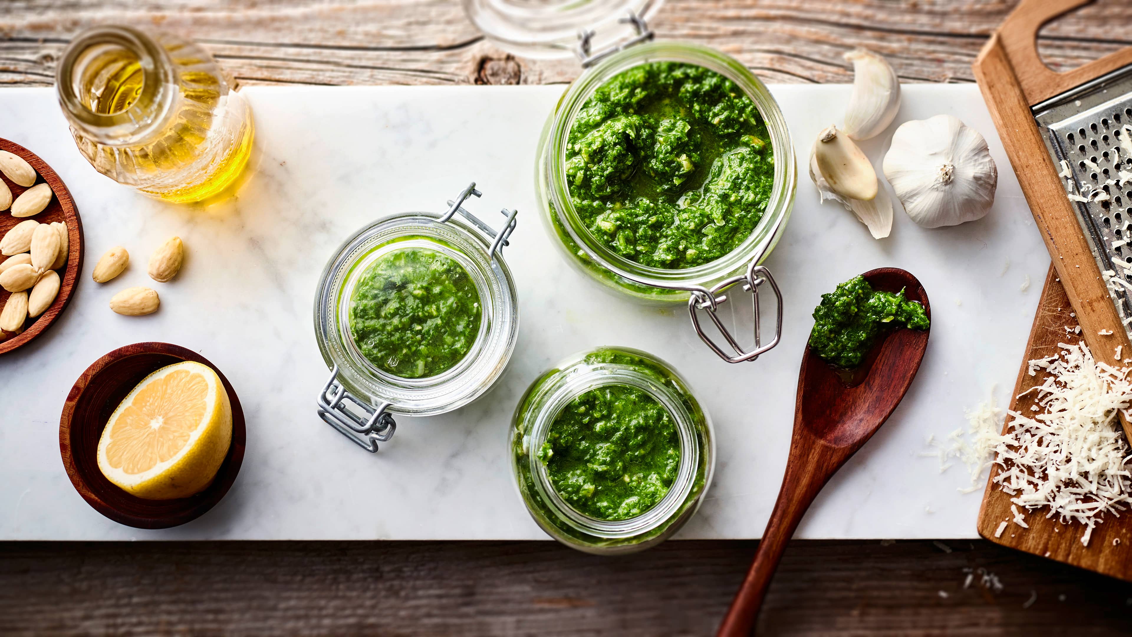 Giersch-Pesto Wenn Sie bisher vielleicht nicht wussten, was Sie mit Giersch zubereiten können, haben wir hier eine Idee für Sie: Selbstgemachtes Giersch-Pesto!