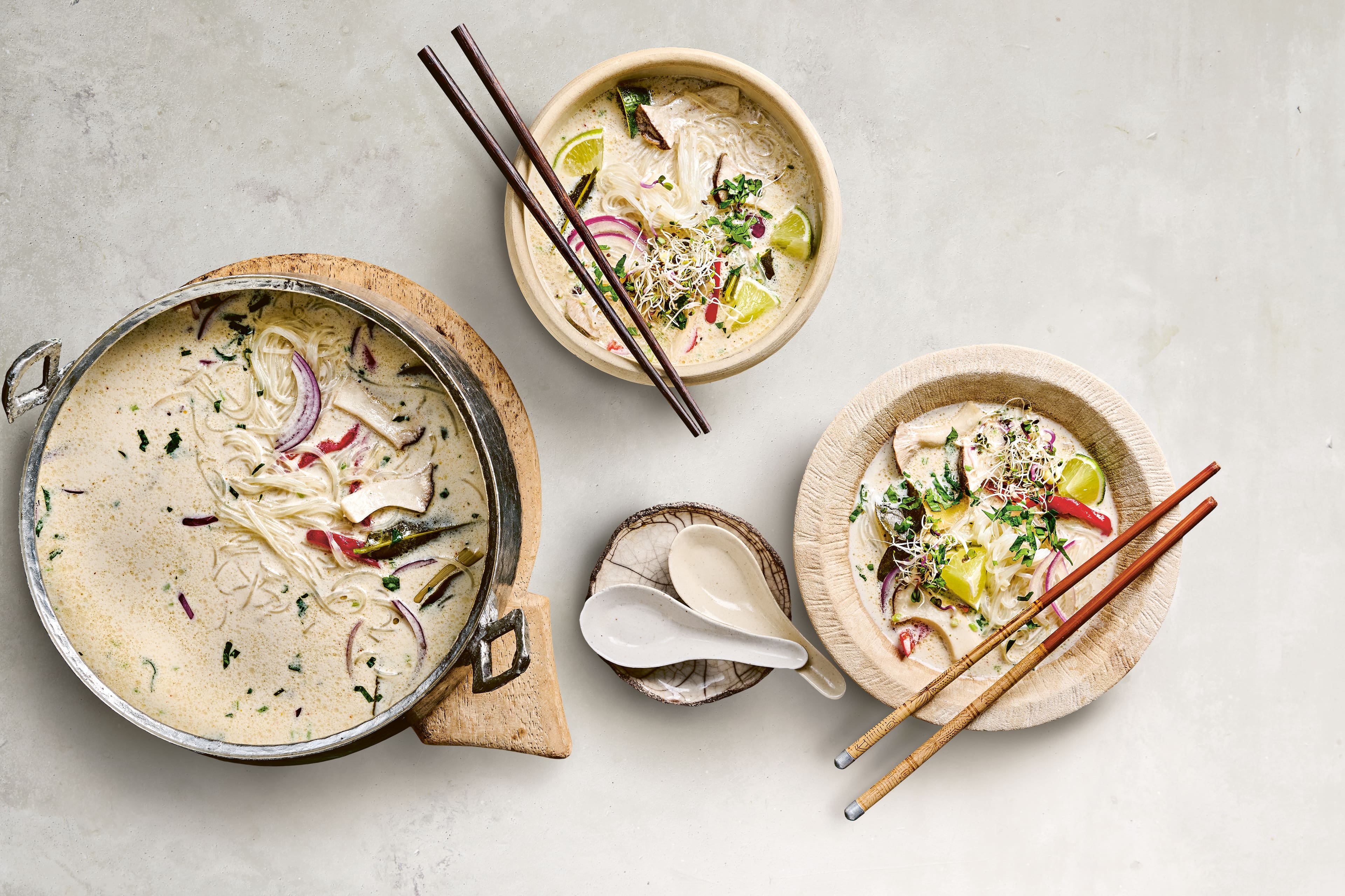 Glasnudelsuppe mit Kokosmilch und Koriander Glasnudelsuppe mit Kokosmilch und Koriander