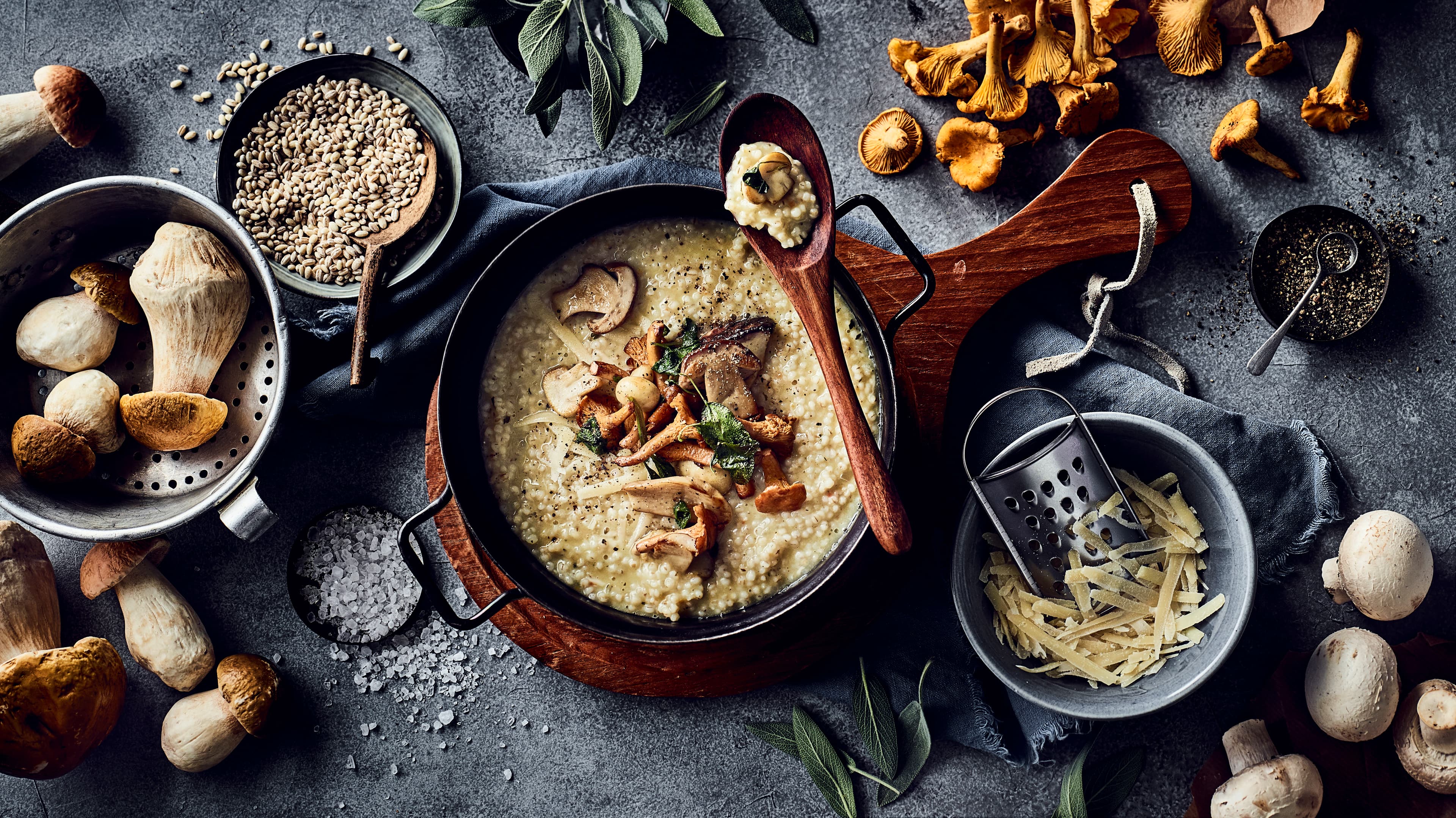 Graupenrisotto Wärmend und köstlich zugleich: Entdecken Sie unser Rezept für Graupenrisotto mit Pfifferlingen, Champignons und Steinpilzen!