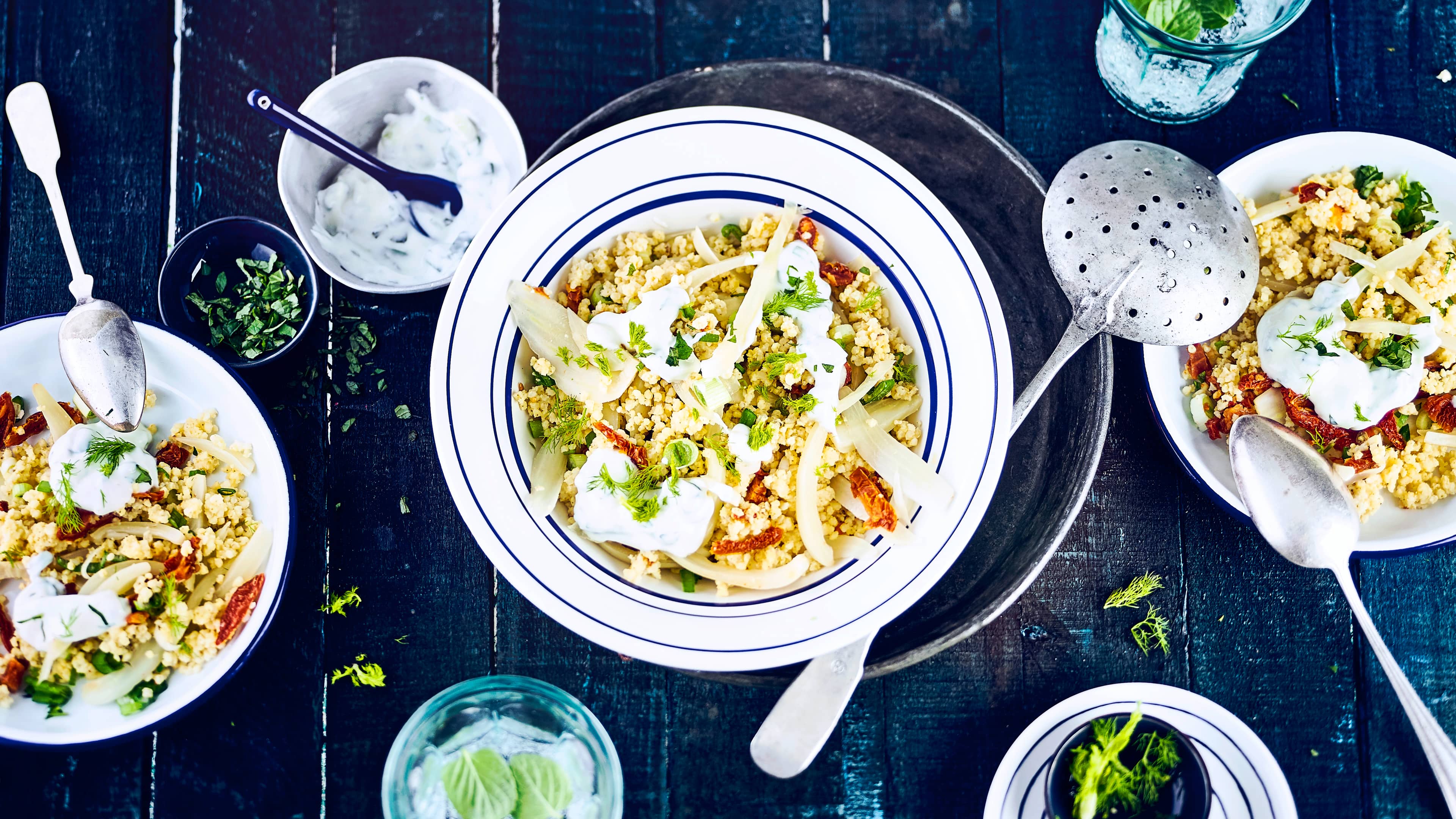 Hirse-Gemüse-Topf Gesund und kalorienarm essen kann so einfach sein: Unser Hirse-Gemüse-Eintopf ist schnell zubereitet & eignet sich perfekt als Mittag- und Abendessen.