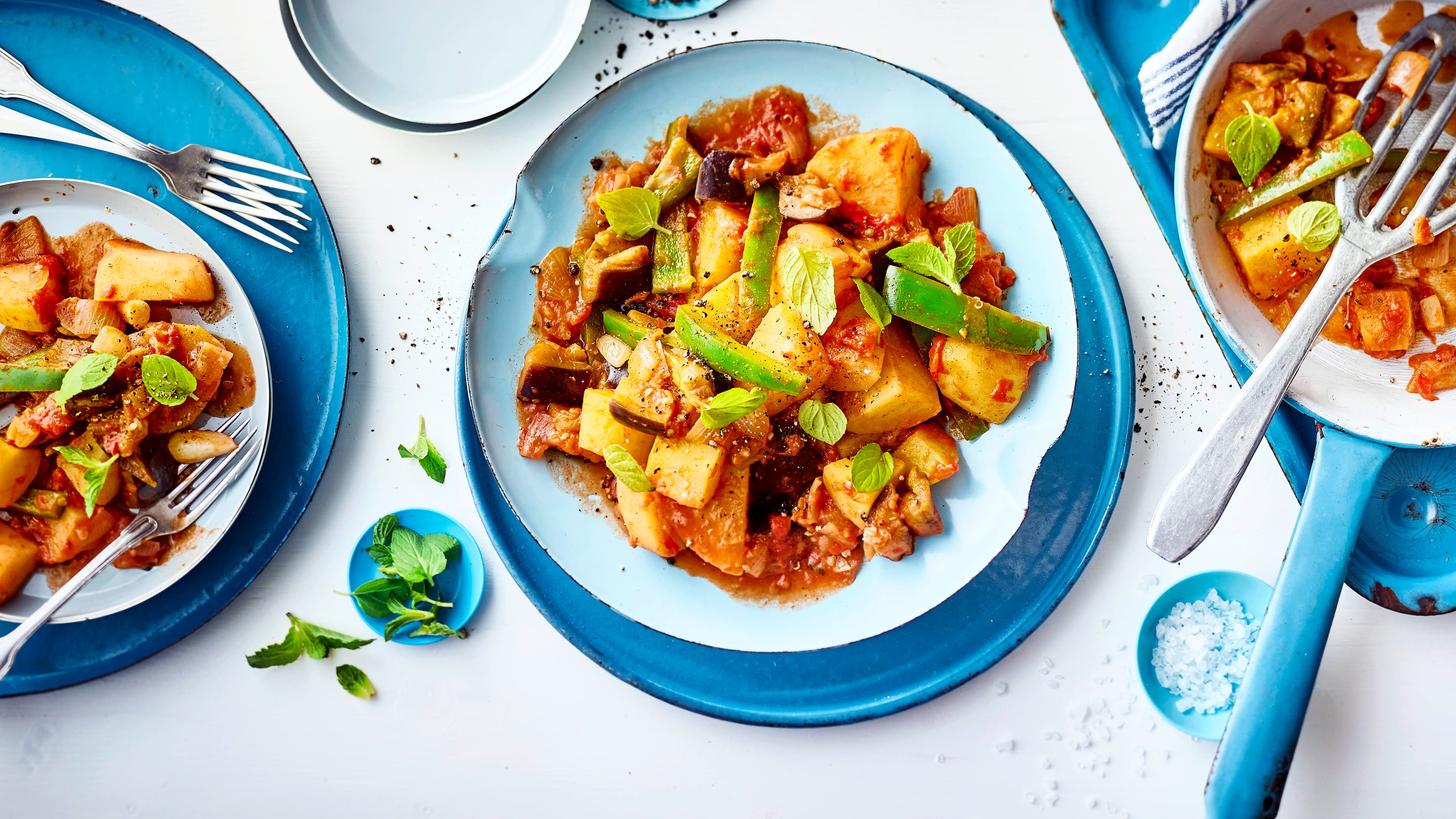 Kartoffelgemüse Aus Kartoffeln lassen sich köstliche Beilagen wie Kartoffelsalat zubereiten. Mit unserem Kartoffelgemüse stellen wir Ihnen eine weitere Rezeptidee vor!