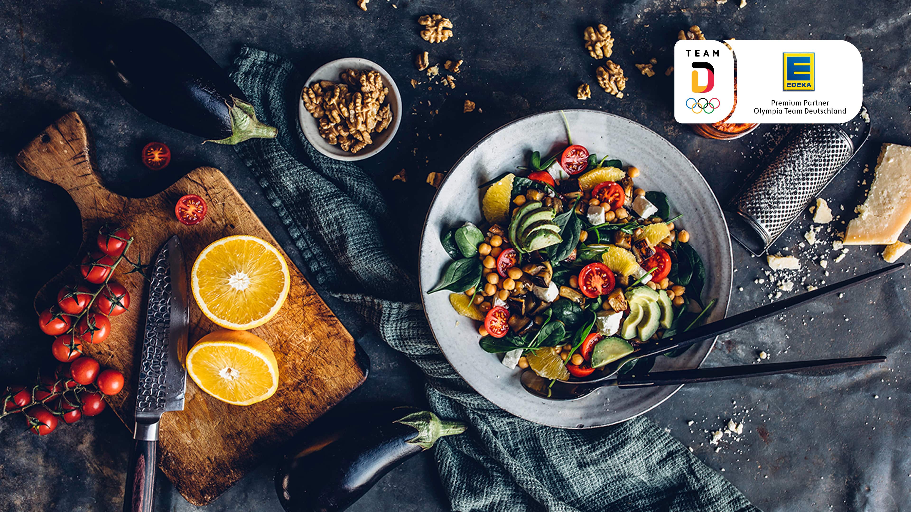 Kichererbsen-Walnuss-Salat Frisch, knackig & sportlich - perfekt für den Sommer! Unser Kichererbsen-Walnuss-Salat mit Avocado und frischem Spinat eignet sich hervorragend als Beilage zum Grillen oder auch als Hauptmahlzeit.