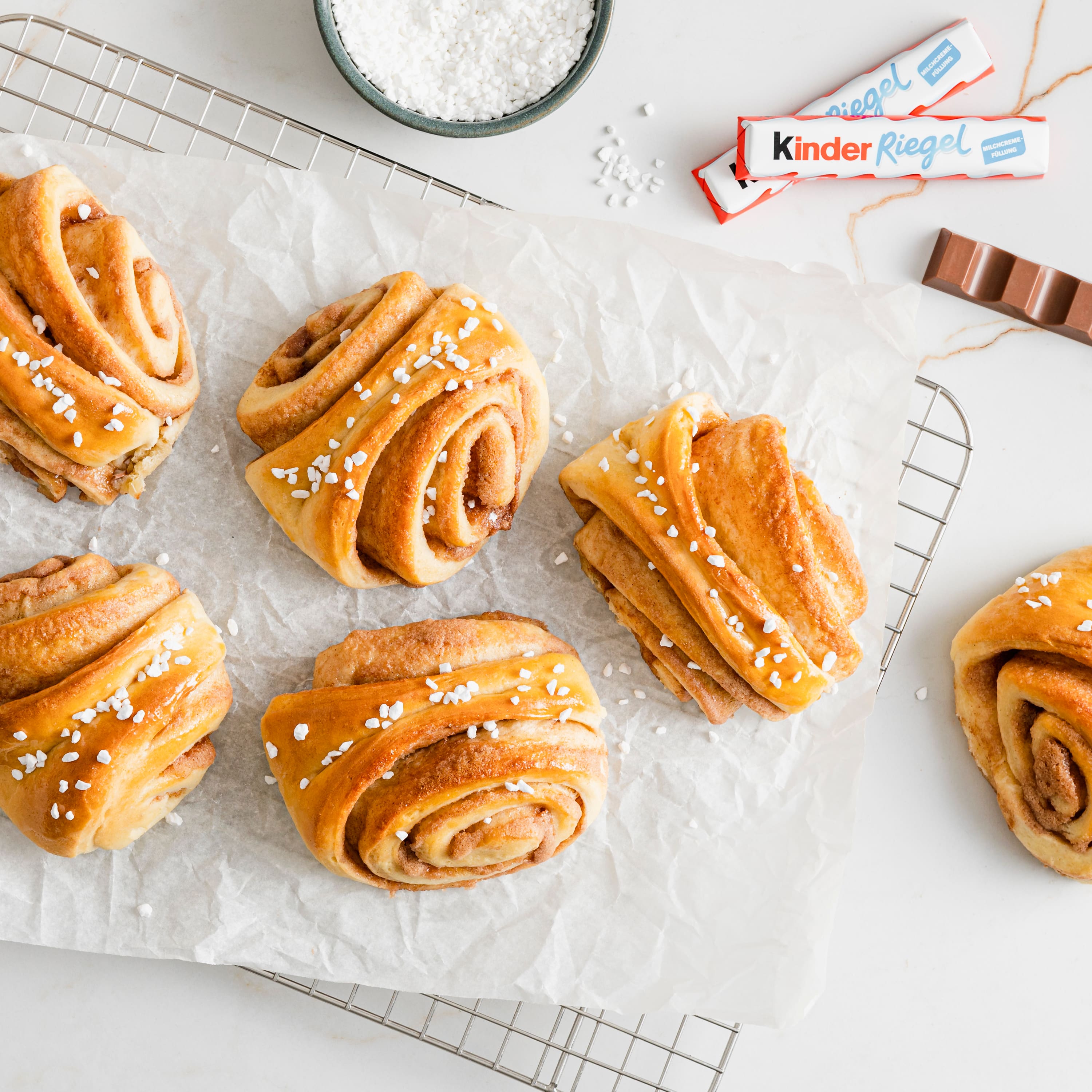 Korvapuusti mit kinder Riegel