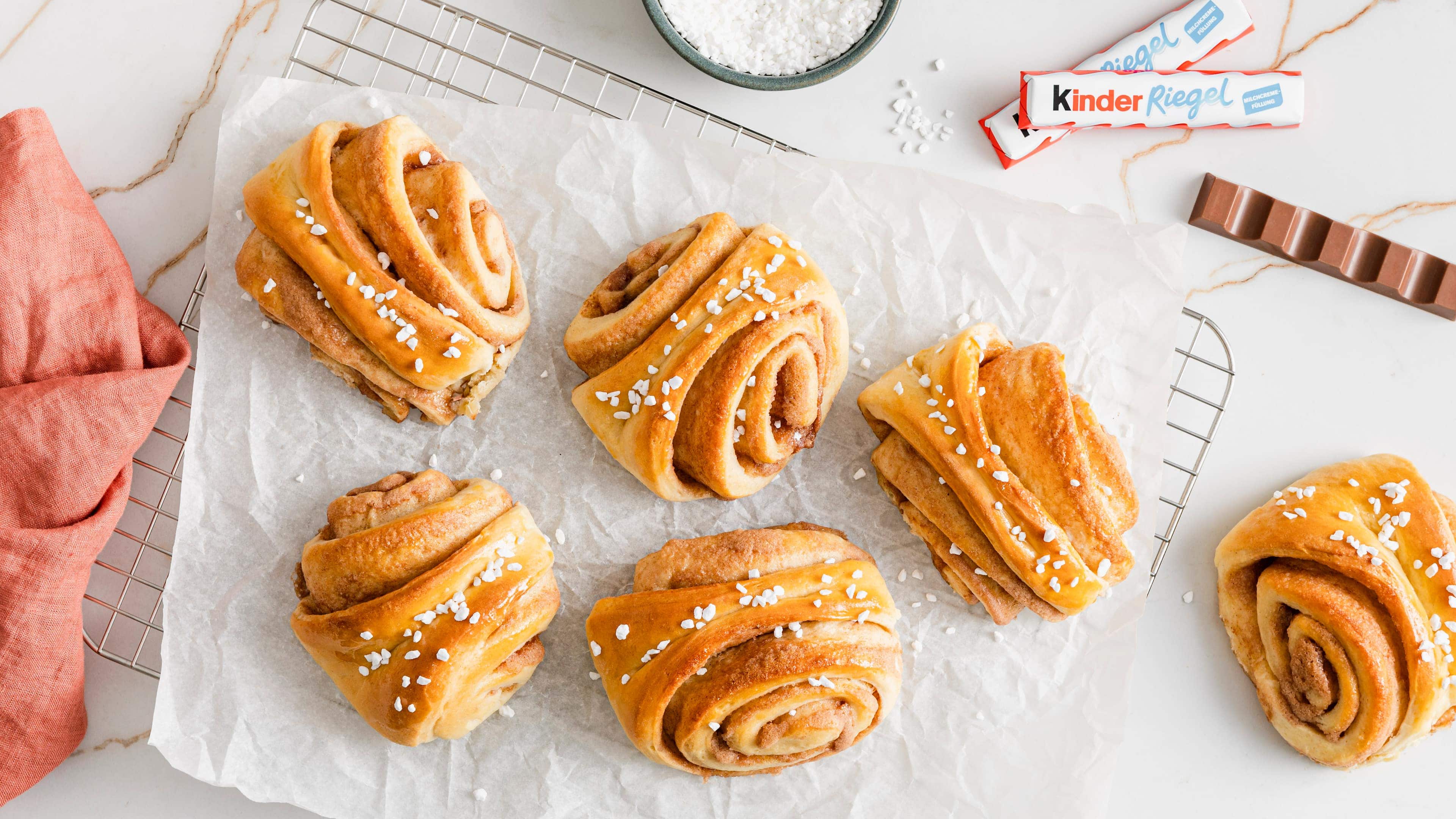 Korvapuusti mit kinder Riegel Korvapuusti mit kinder Riegel