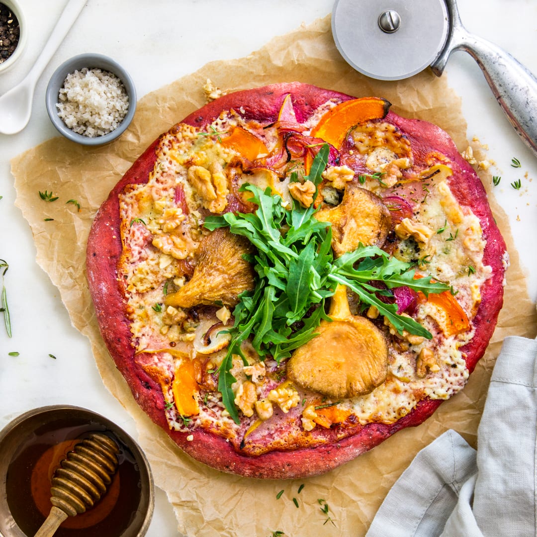 Genießen Sie den italienischen Klassiker einmal anders: Mit unserem raffinierten Kürbis-Pizza-Rezept erleben Sie den mediterranen Dauerbrenner neu – und lecker wie nie!