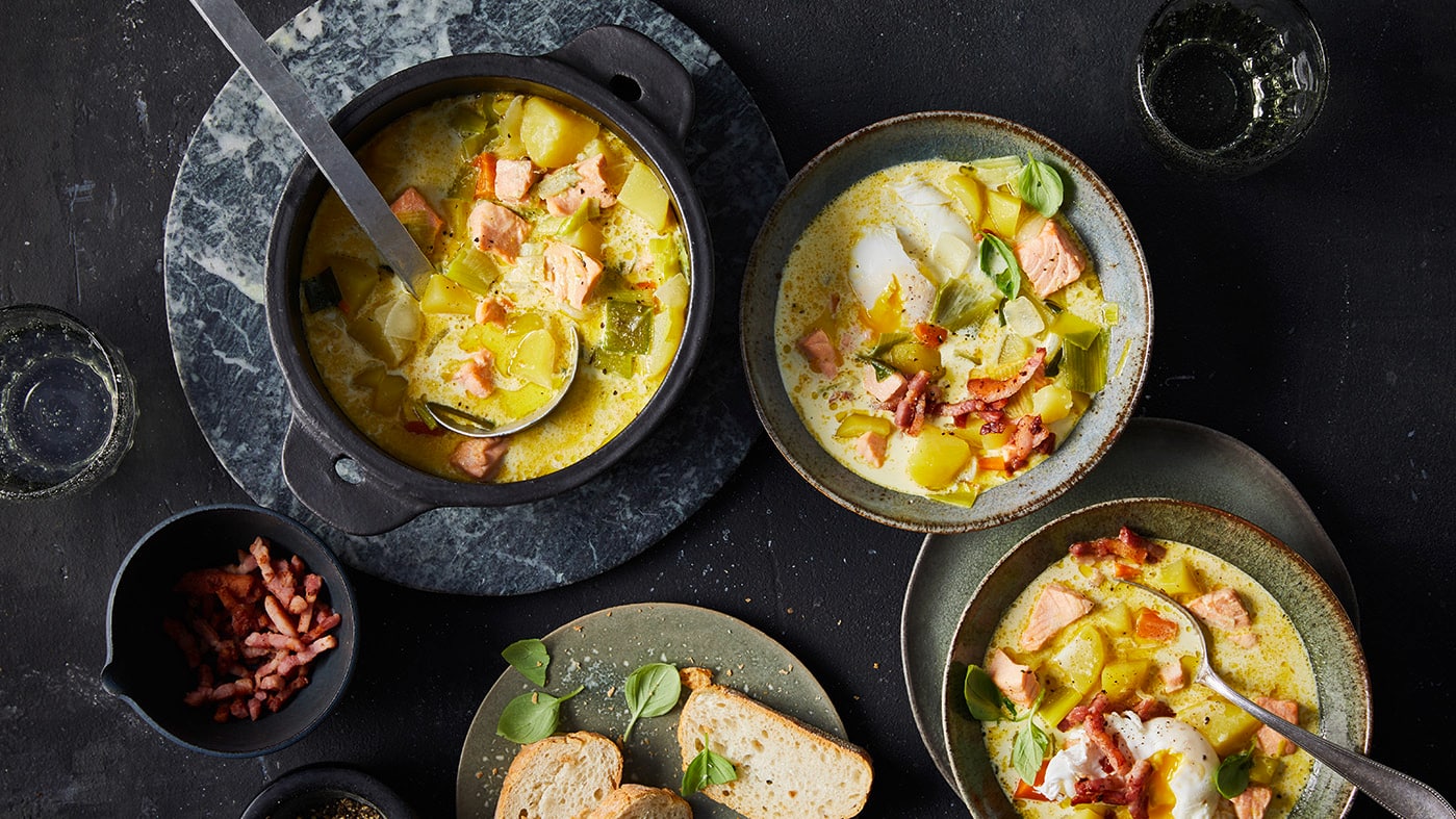 Lachs-Kartoffel-Suppe mit pochiertem Ei Lachs-Kartoffel-Suppe mit pochiertem Ei