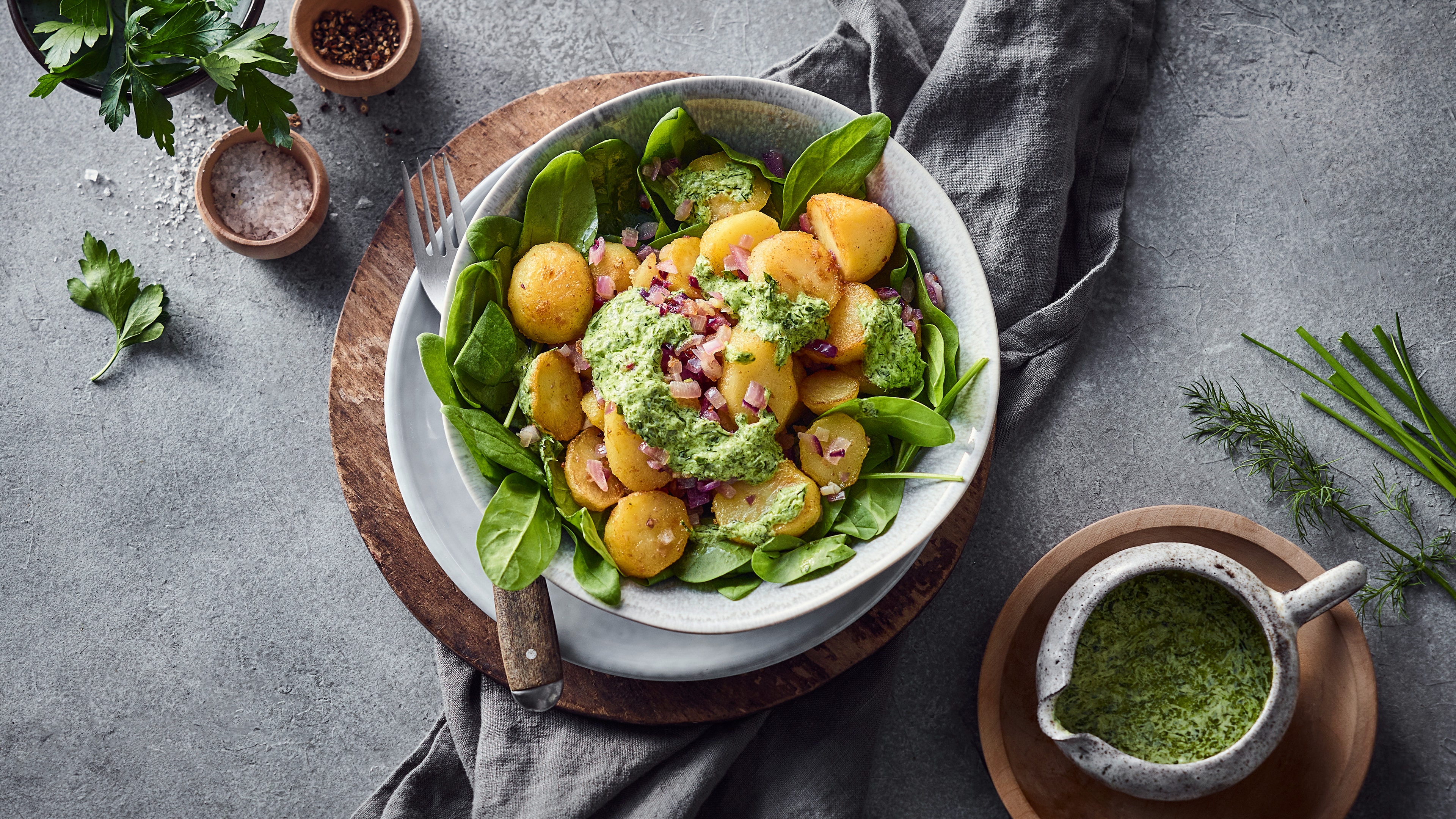 Lauwarme Bratkartoffeln-Spinat-Bowl
