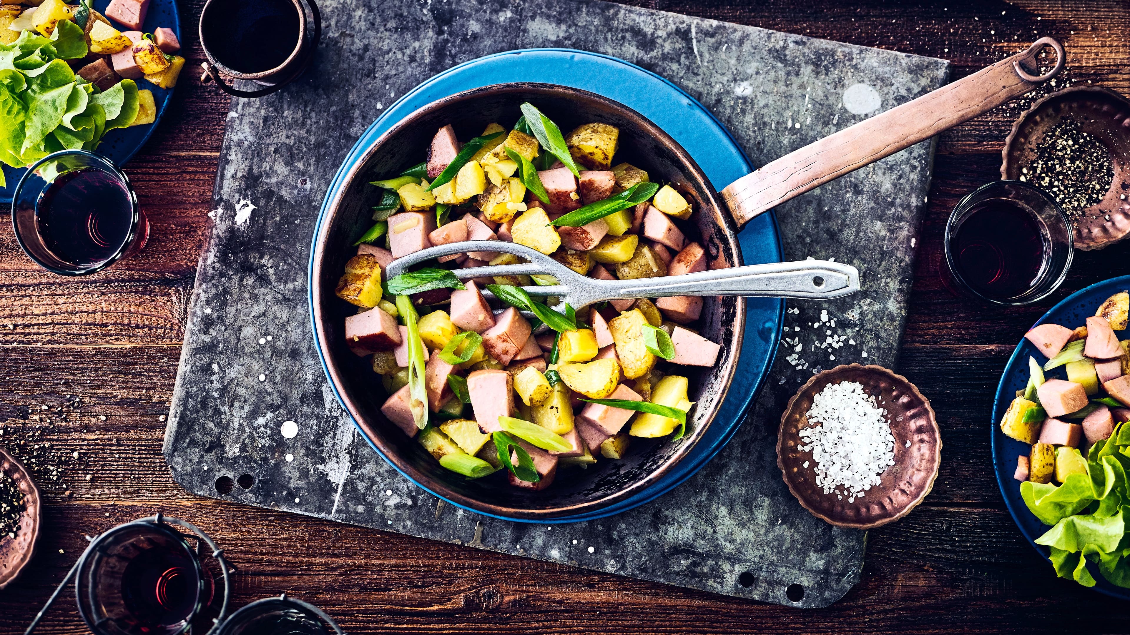 Lyonerpfanne Schnelle saarländische Pfanne aus Kartoffeln und Lyoner. Deftig lecker und mit einem frischen Salat serviert nicht nur für Saarländer ein Genuss.