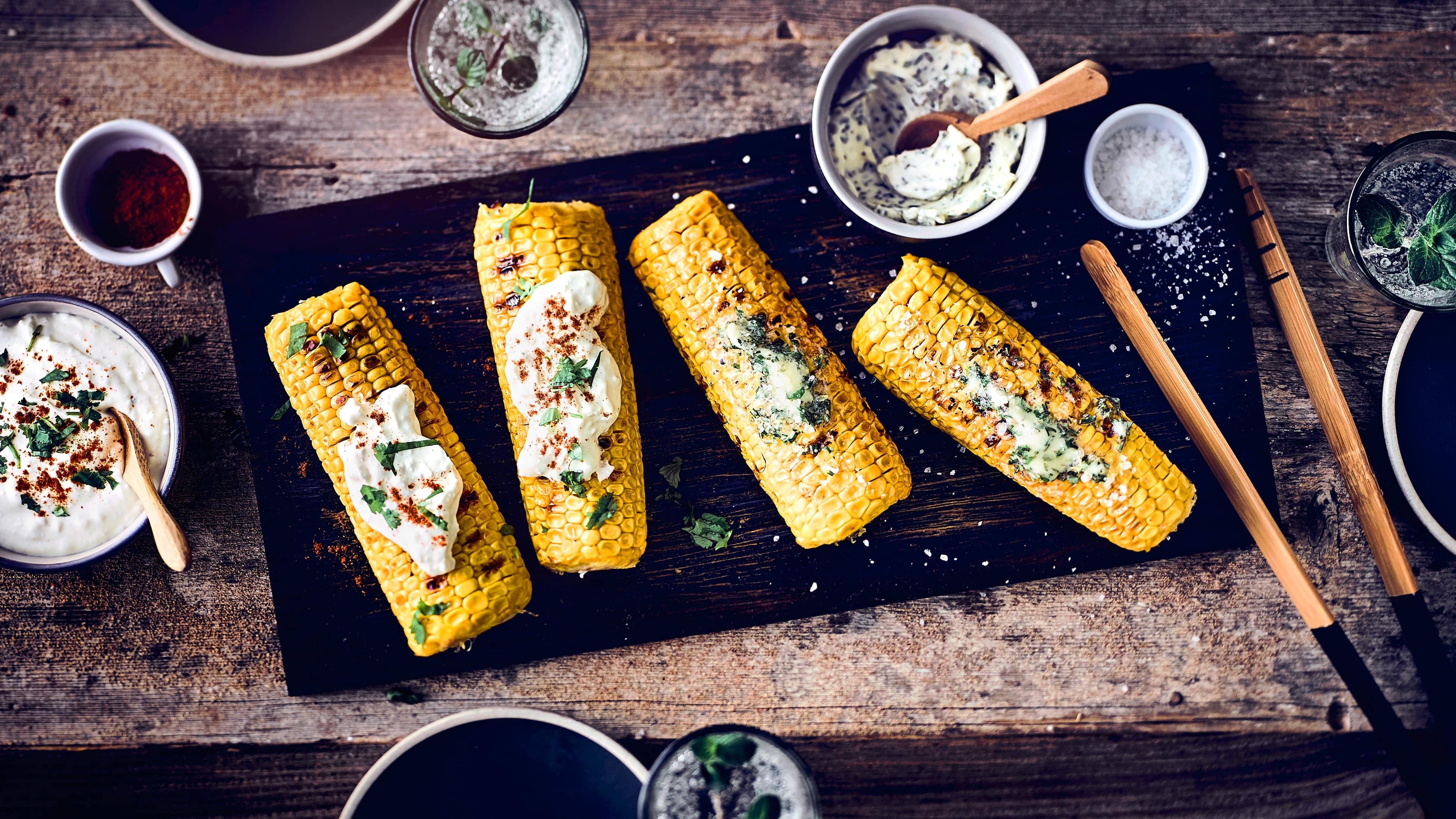 Maiskolben mit Kräuterbutter Maiskolben mit Kräuterbutter