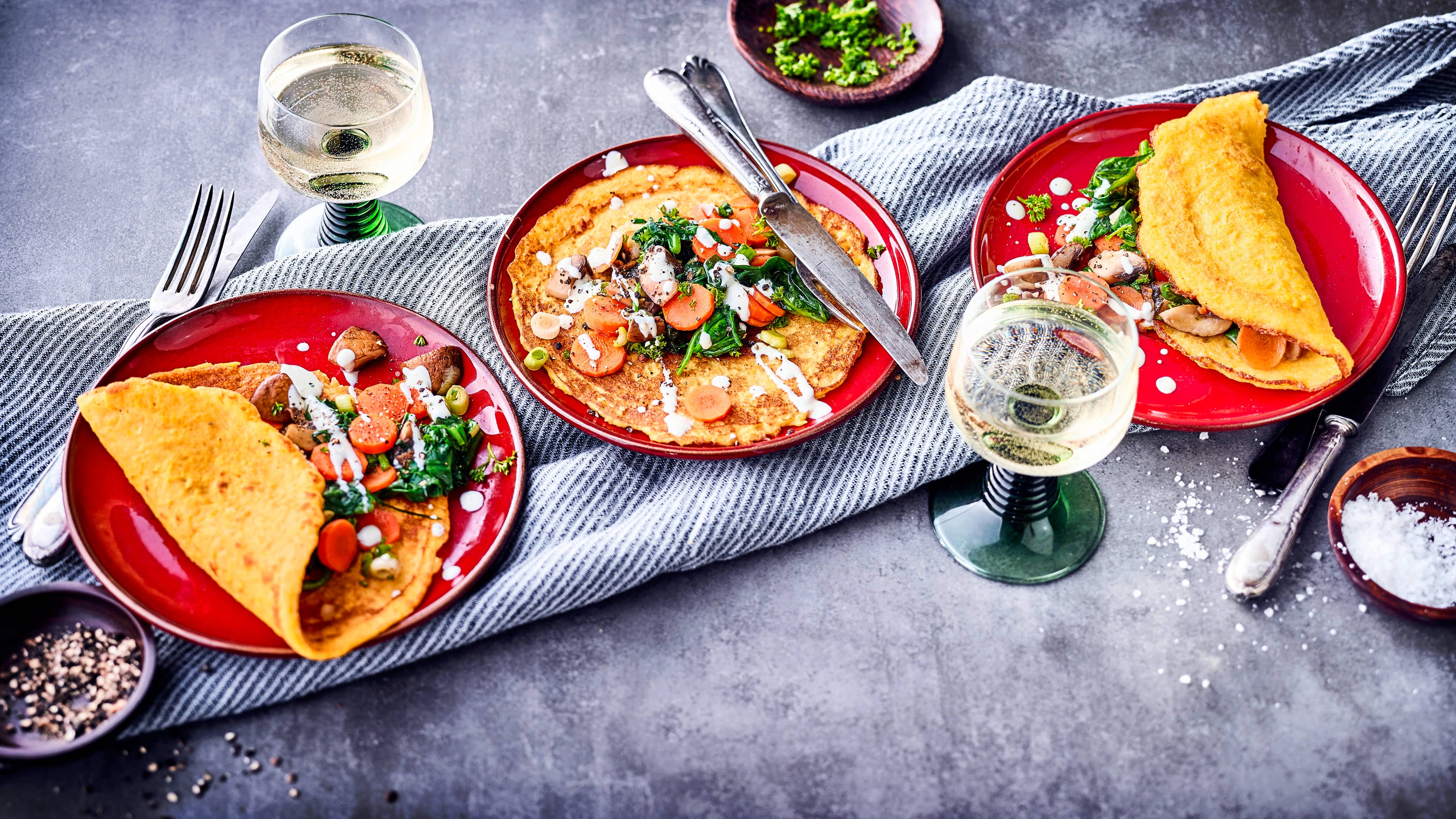 Maispfannkuchen Ob mit geräuchertem Schinken, Ziegenfrischkäse oder Obstsalat – Maispfannkuchen lassen sich vielfältig füllen: die perfekte Idee für den Sonntagsbrunch!
