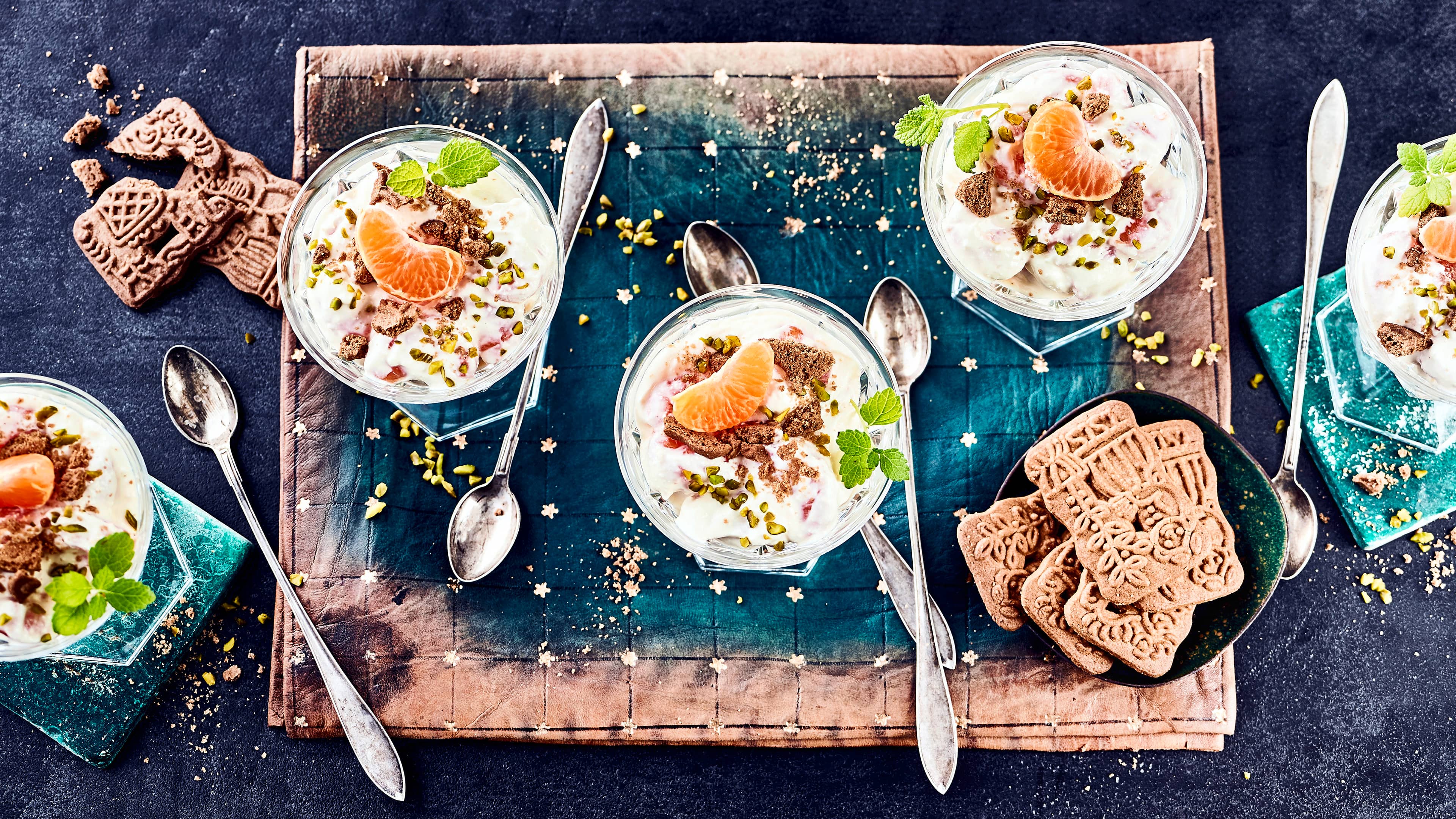 Mandarinen-Dessert Mit unserem Rezept gelingt Ihnen ein leckeres Dessert aus Ricotta, Frischkäse und Mandarinen. Spekulatius und Pistazien sorgen für einen Knsupereffekt.