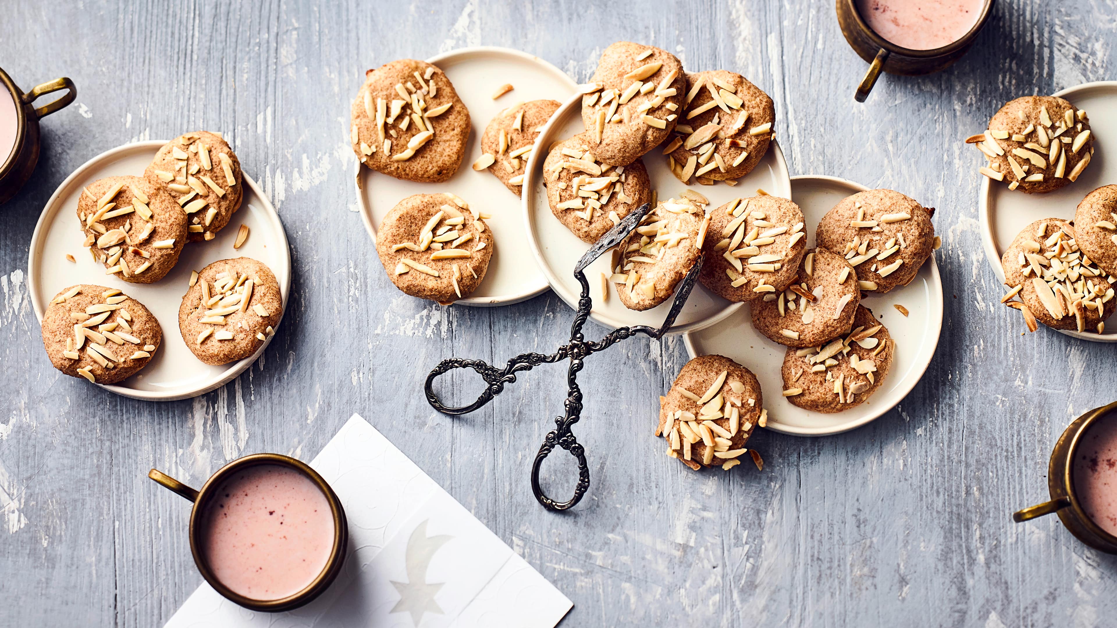 Mandelkekse ohne Zucker Luftdicht verschlossen halten sich unsere leckeren Mandelkekse ein paar Wochen und Sie können immer wieder ein Plätzchen naschen. Und das auch noch ohne schlechtes Gewissen, denn unsere Mandelkekse sind ohne Zucker.