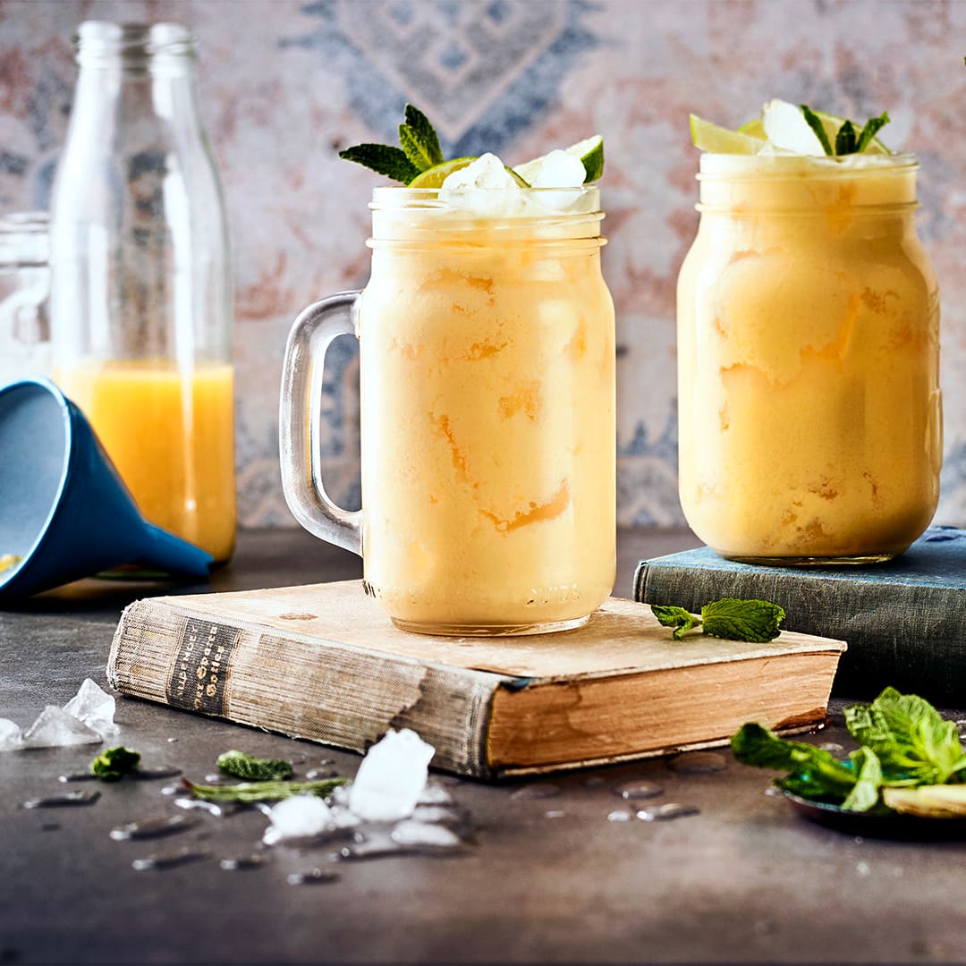 Smoothies sind in aller Munde: Kein Wunder, denn die cremigen Fruchtdrinks lassen sich in vielen Varianten genießen. Entdecken Sie unser Rezept mit Mango!