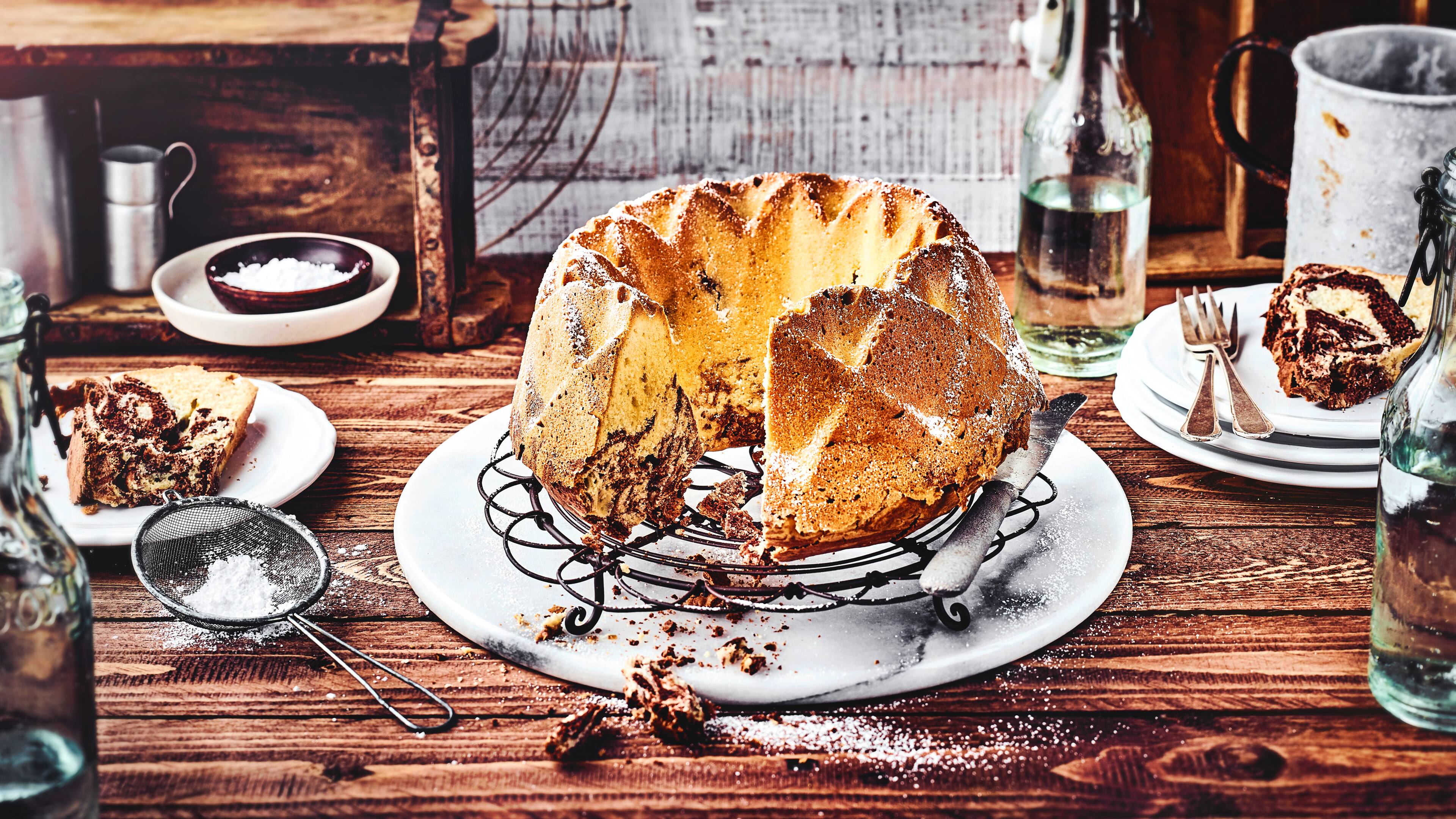 Marmorkuchen Mit leckerem Marmorkuchen treffen Sie immer die richtige Wahl zu jedem Anlass. Der klassische Rührkuchen ist beliebt wie eh und je. Lernen Sie hier auch neue köstliche Varianten kennen