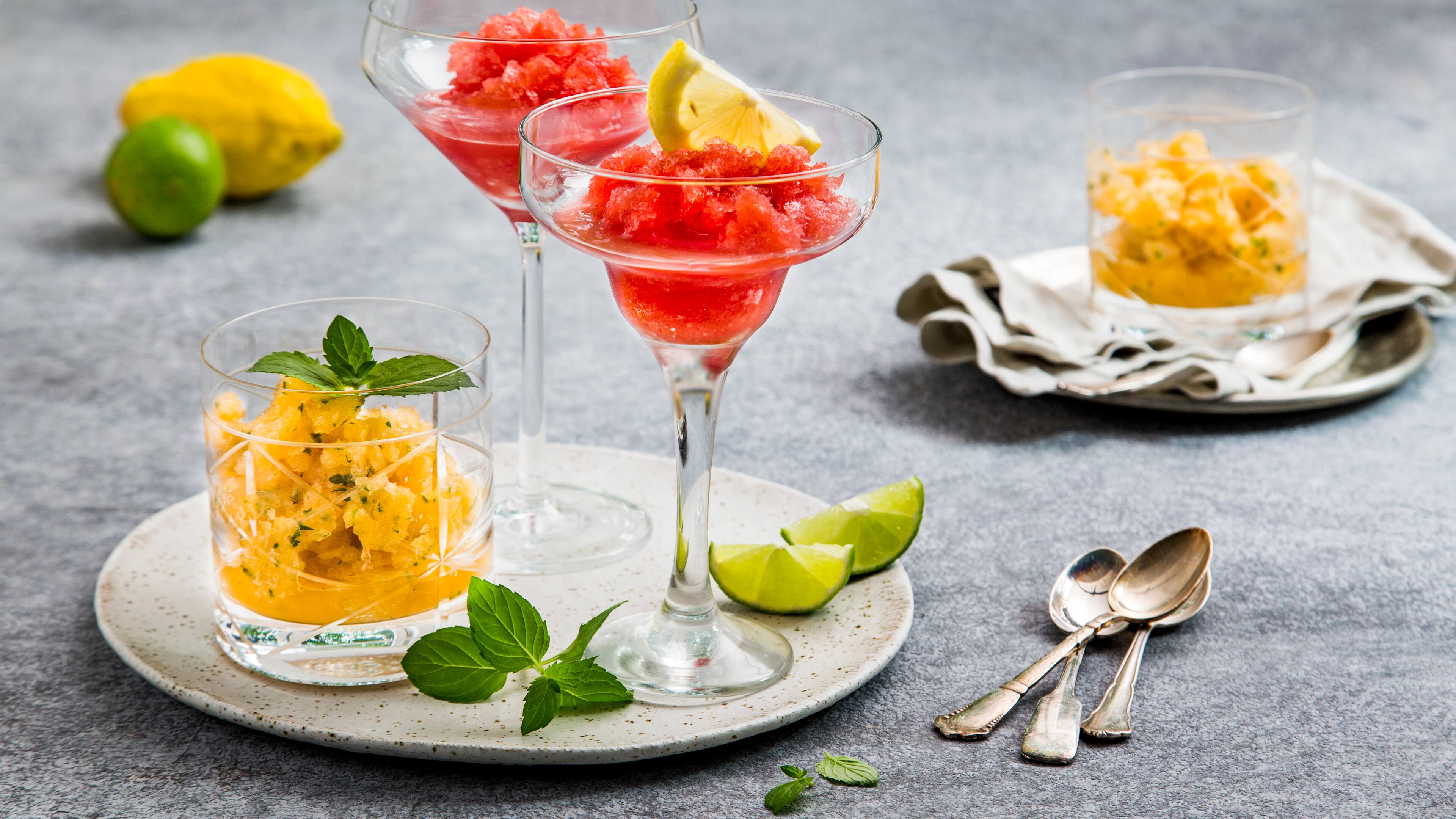 Melonen-Granita Zwei erfrischende Melonen-Granitas: Wassermelone-Sekt und Cantaloupe-Minze sind die perfekten Sommerdrinks.