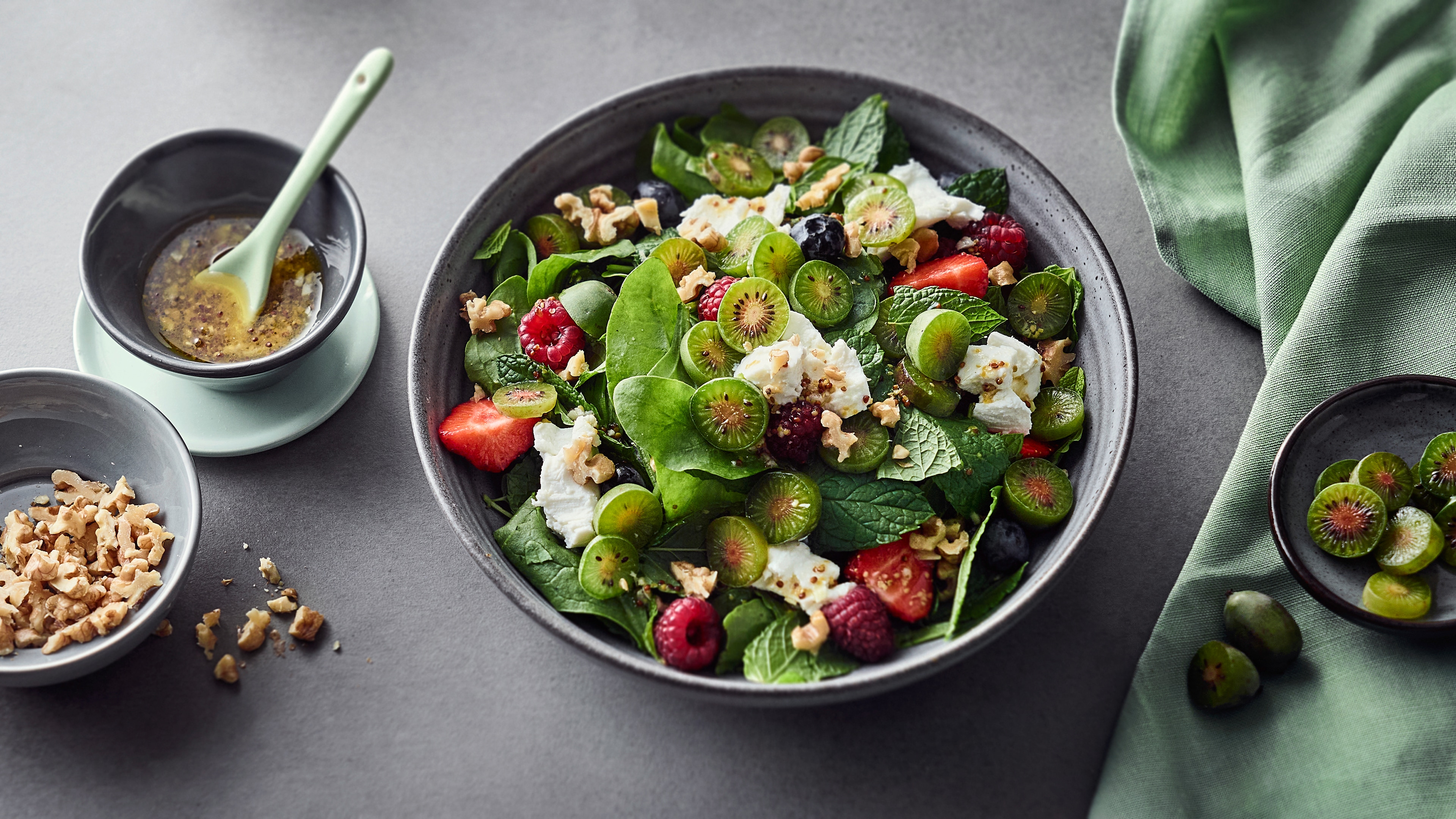 Mini-Kiwi-Salat mit Ziegenkäse