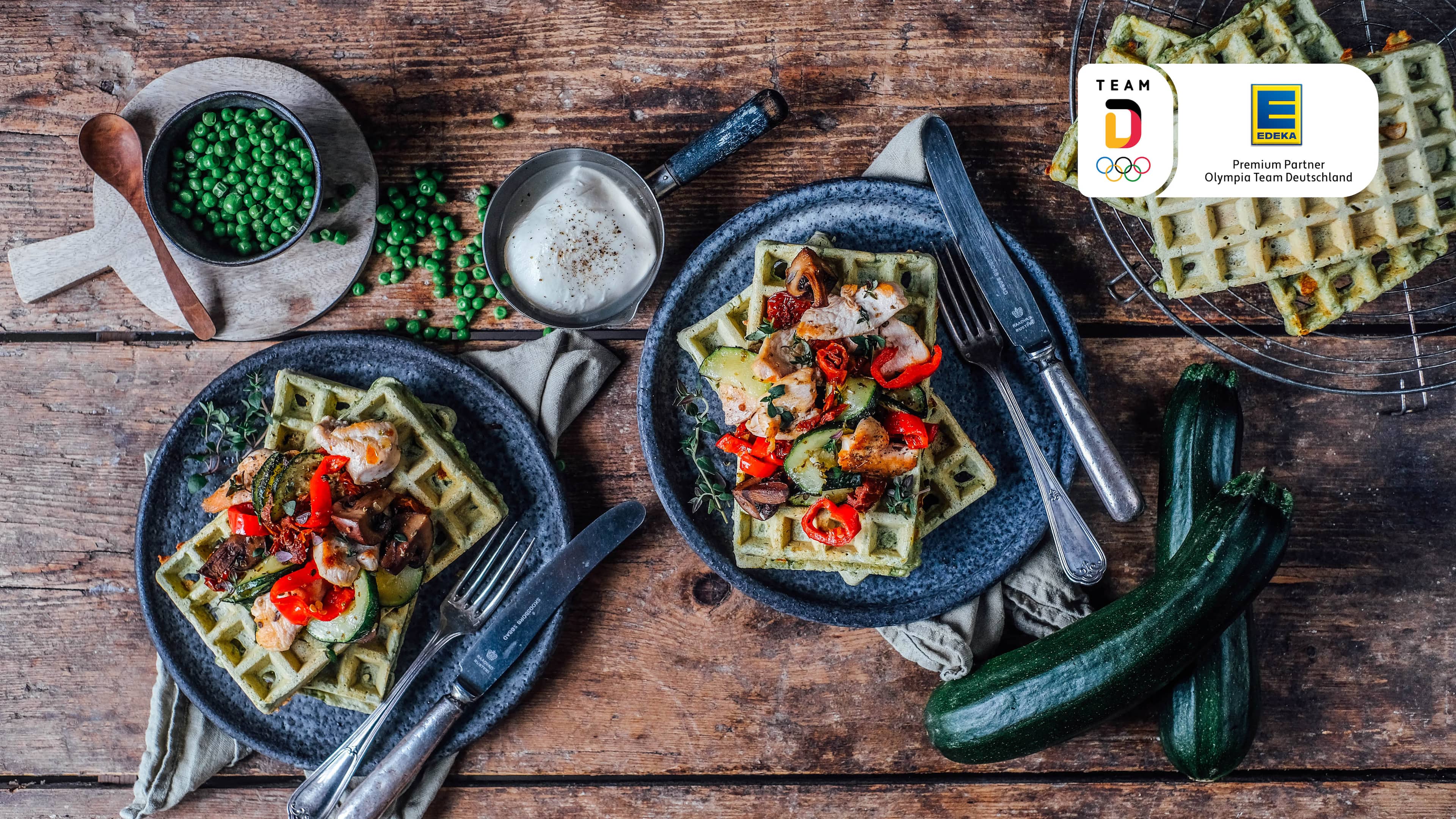 Mozzarella-Waffeln mit Chicken-Topping Mozzarella-Waffeln mit Chicken-Topping