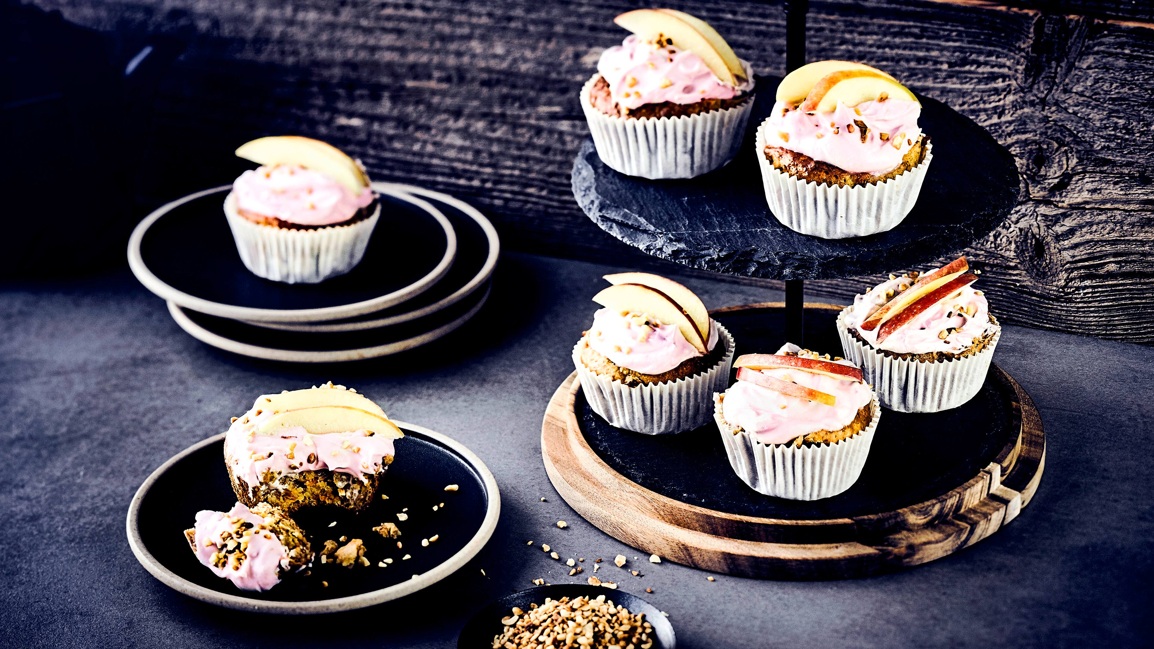 Backen ohne Zucker, wir zeigen wie es geht. Unsere Möhren-Muffins kriegen ihre Süße durch die Möhren, Mandeln und Apfelmus.