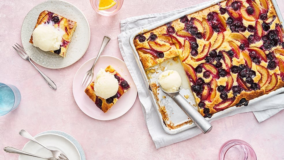 Nektarinen-Aprikosen-Kuchen mit Heidelbeeren