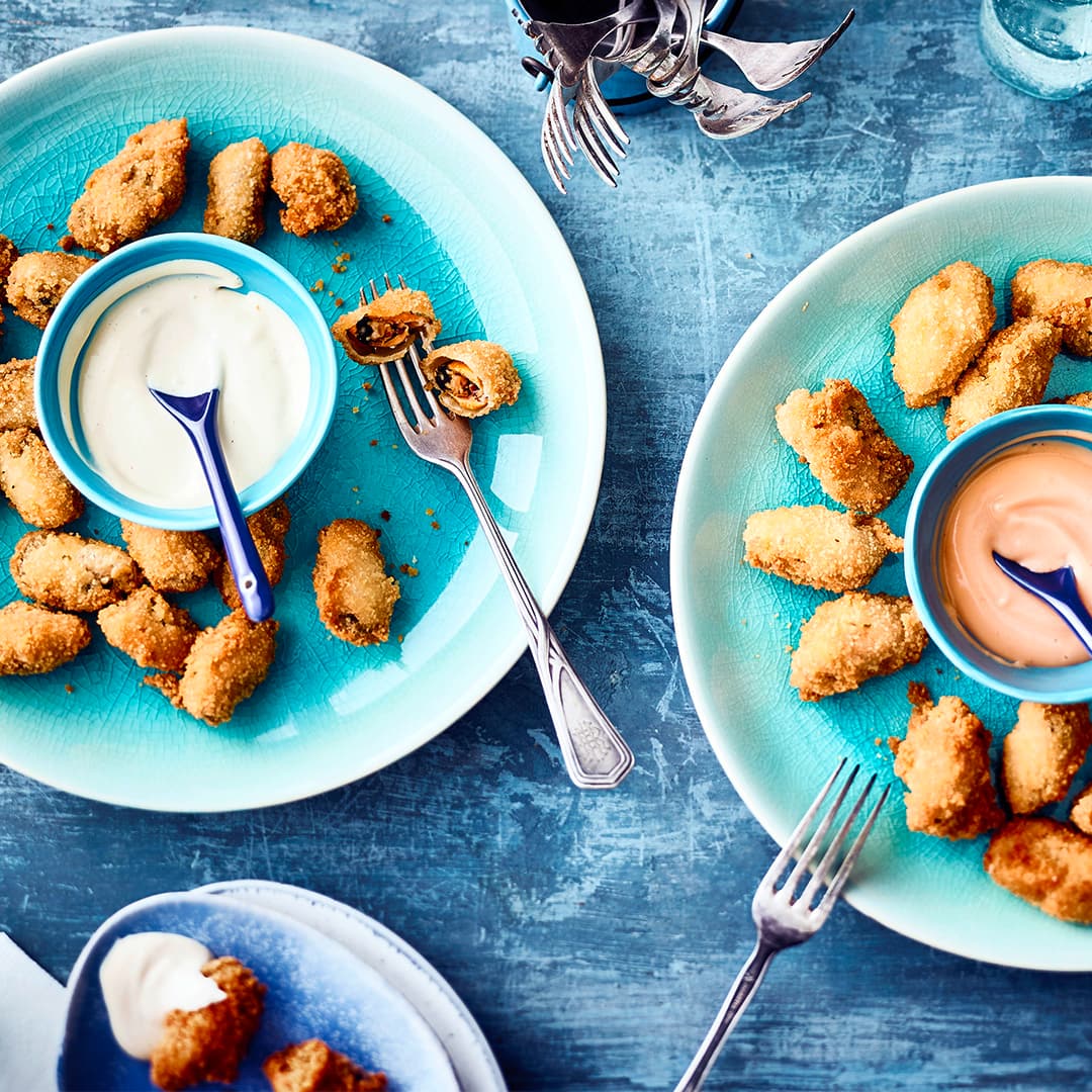 Unser Miesmuscheln-Rezept kombiniert die Schalentiere mit einer würzigen Zitronen-Knoblauch-Mayonnaise und feiner Cocktailsoße.
