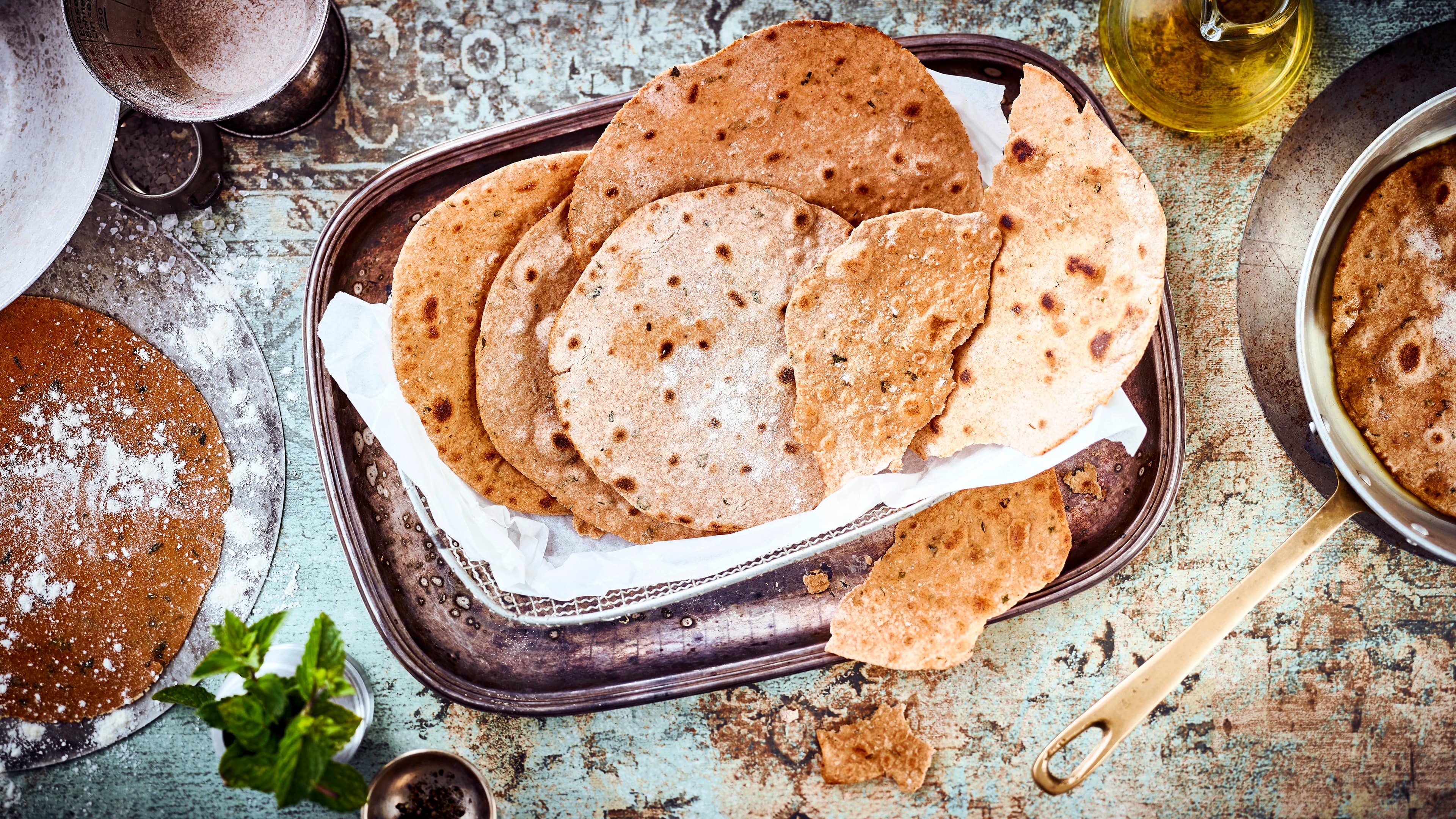 Parathas Genießen Sie eine typisch indische Spezialität zum Frühstück, Tee oder als herzhafte Beilage: Entdecken Sie die vielfältigen Rezeptideen für das Fladenbrot!