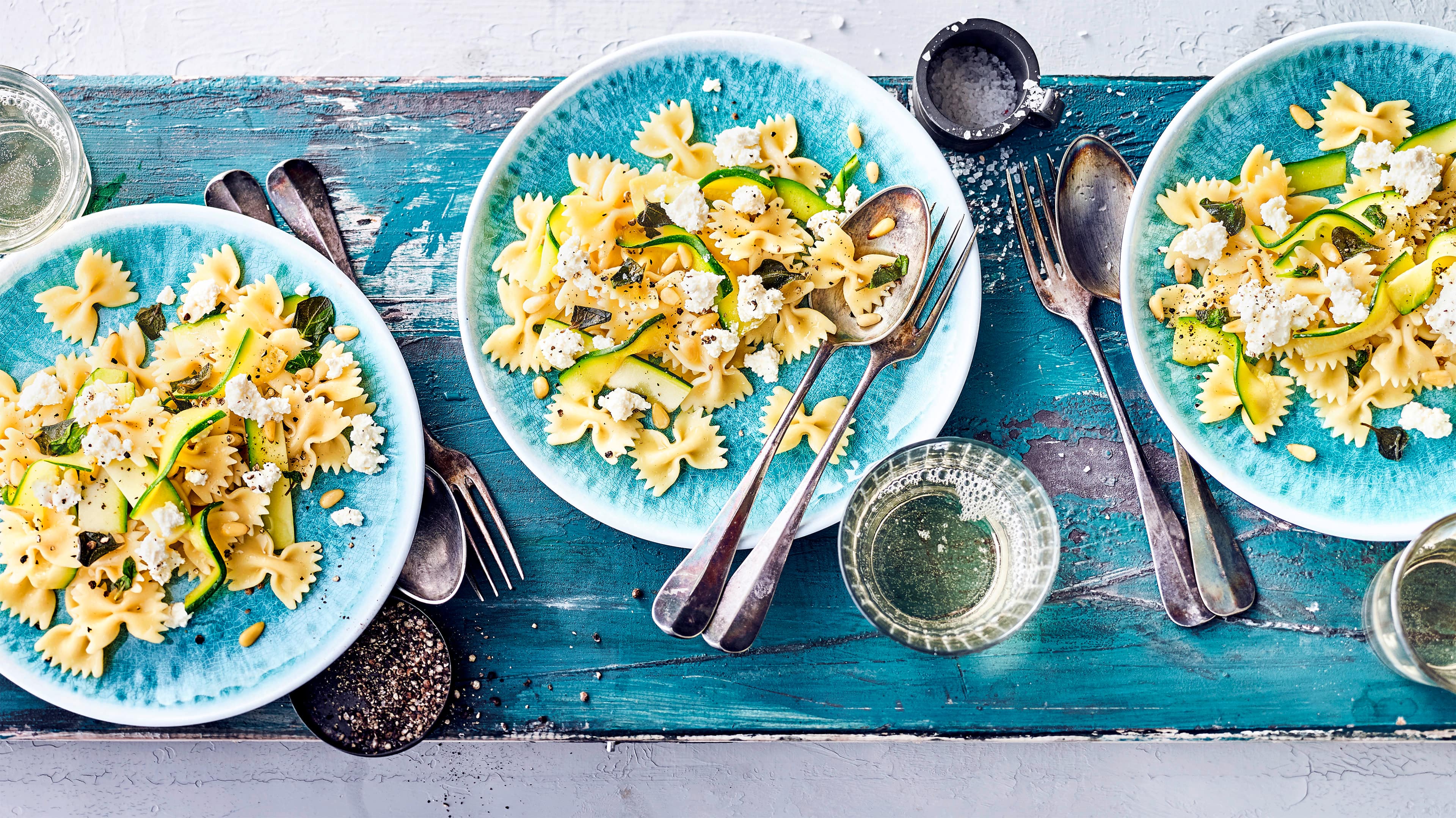 Pasta mit Zucchini und Käse