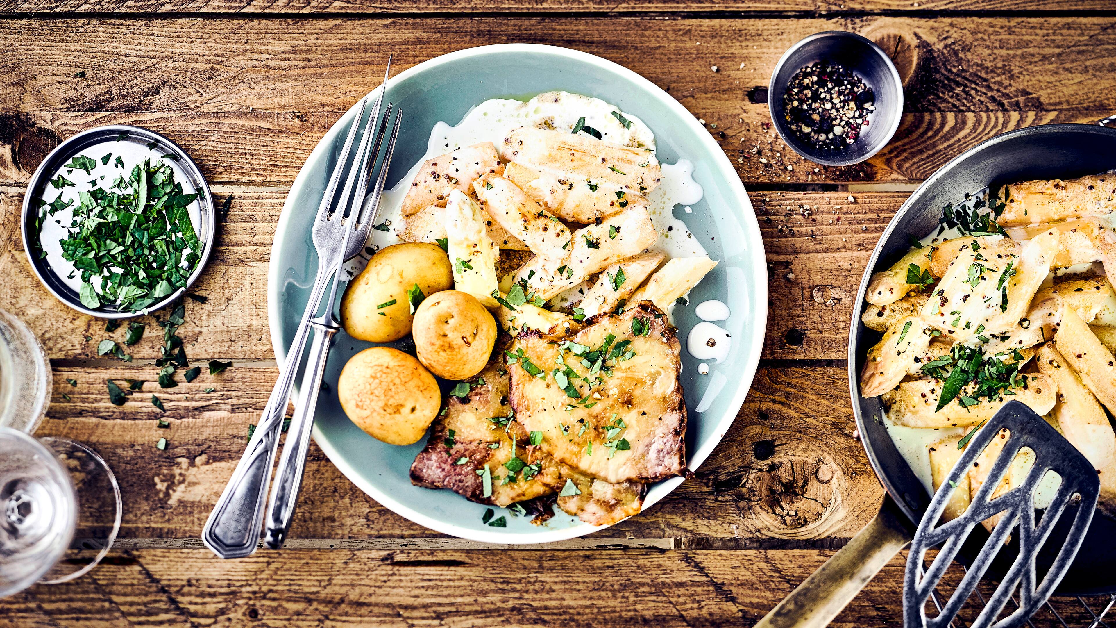Pfannenspargel mit Schnitzel Pfannenspargel mit Schnitzel