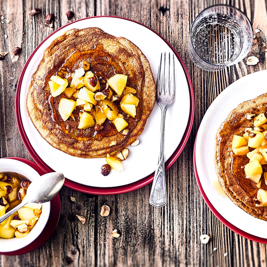 Ob als Mittagessen oder als Snack für Zwischendurch oder aber auch zum Kindergeburtstag, Pfannkuchen mit Apfel sind schnell gemacht und immer ein Leckerbissen.