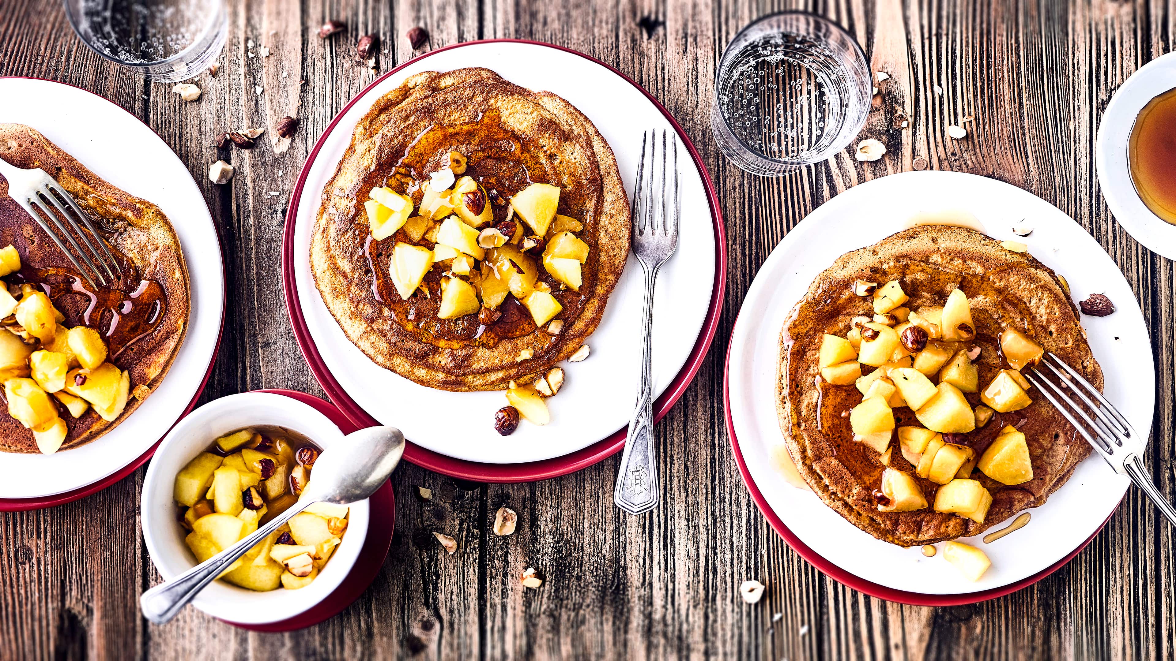 Ob als Mittagessen oder als Snack für Zwischendurch oder aber auch zum Kindergeburtstag, Pfannkuchen mit Apfel sind schnell gemacht und immer ein Leckerbissen.