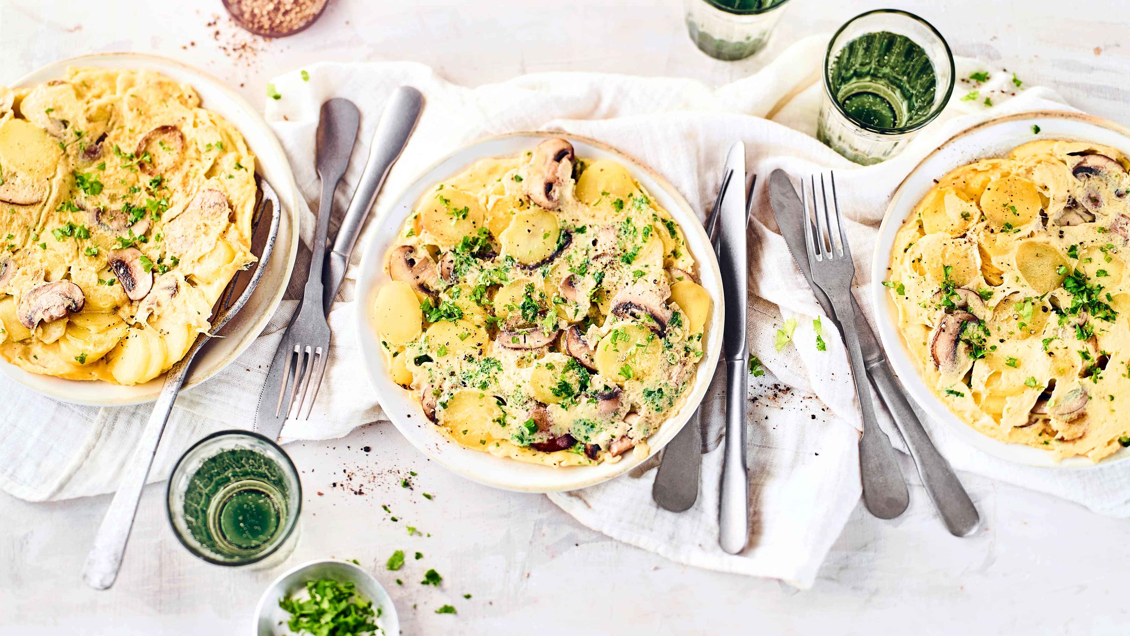 Pilz-Kartoffelomelett Manche Tage fordern einen etwas herzhafteren Start. Eier müssen sein, genügen jedoch nicht ganz. Mit unserem Kartoffelomelette-Rezept wird der Tag perfekt.
