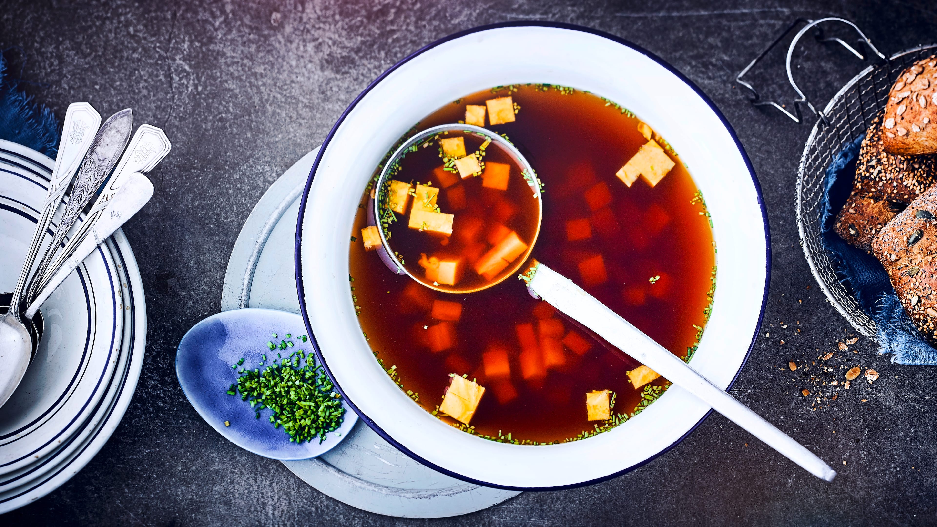 Rindsbouillon mit Eierstich Rindsbouillon mit Eierstich