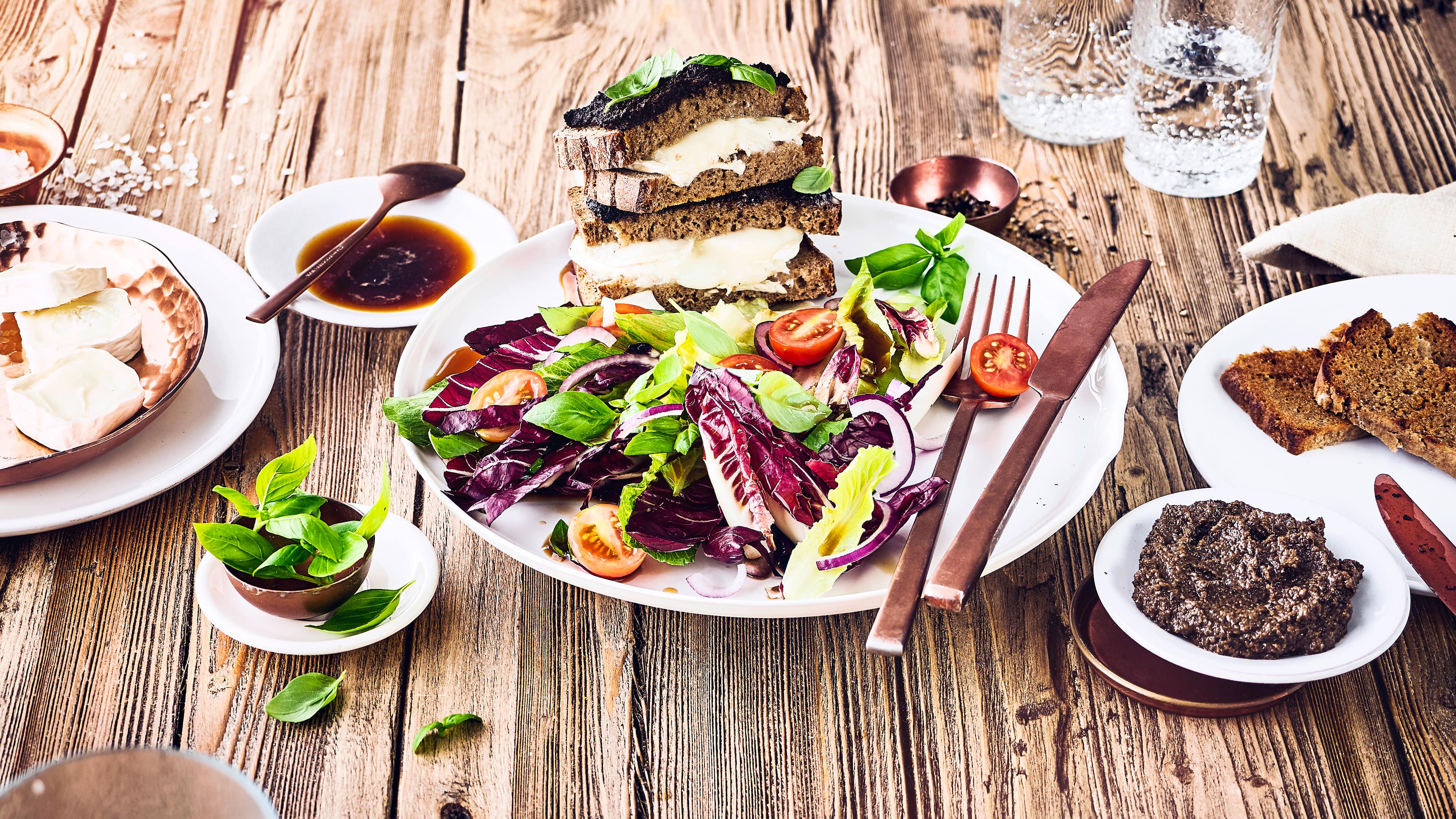 Romanasalat mit Ziegenkäse Romanasalat mit Ziegenkäse