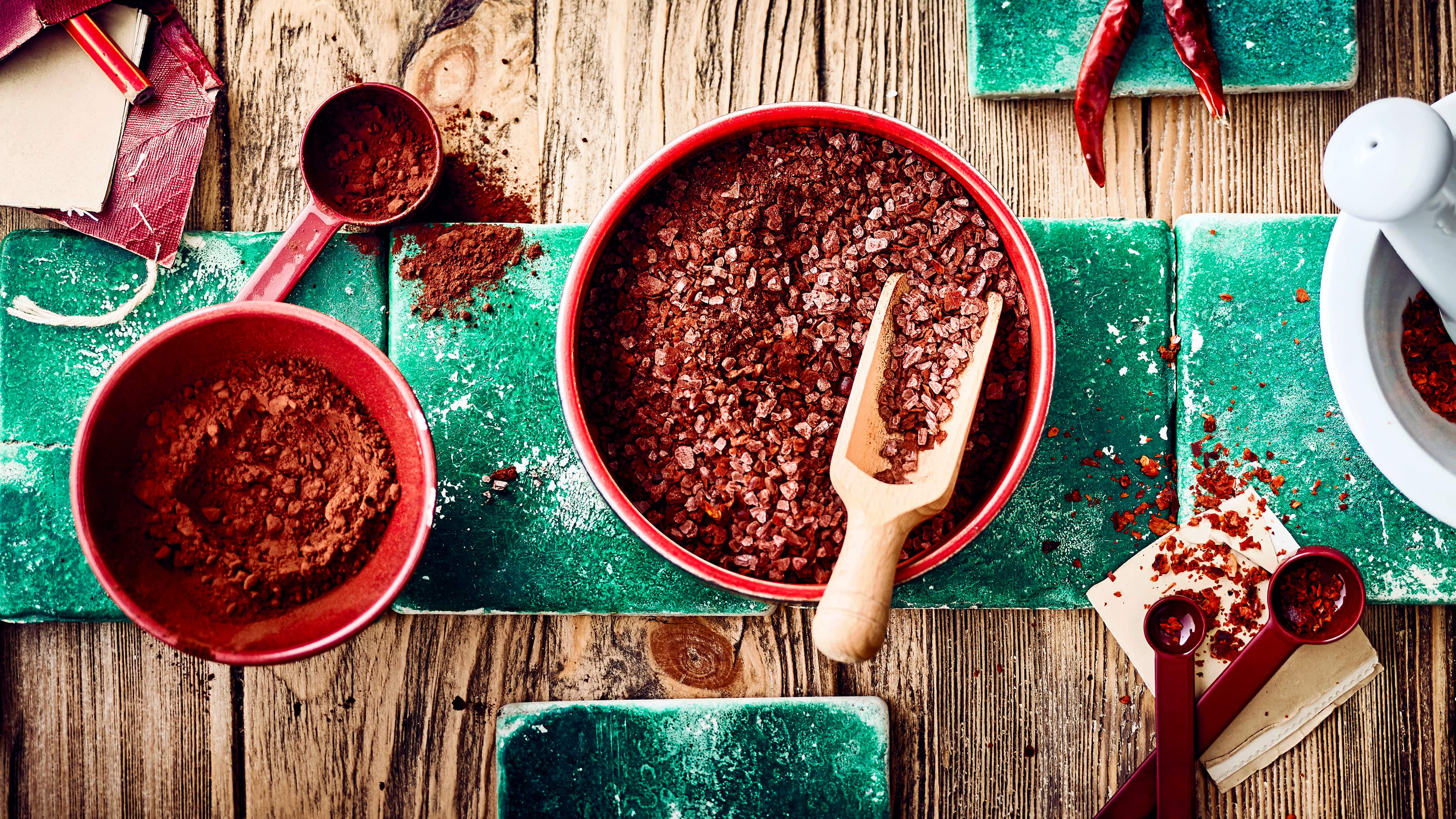 Schoko-Chili-Salz Eine etwas andere Kombination - Entdecken Sie unser Rezept für Schoko-Chili-Salz. Passt gut zum Würzen von Hähnchen- und Garnelengerichten und wird auch häufig in der mexikanischen Küche verwendet.