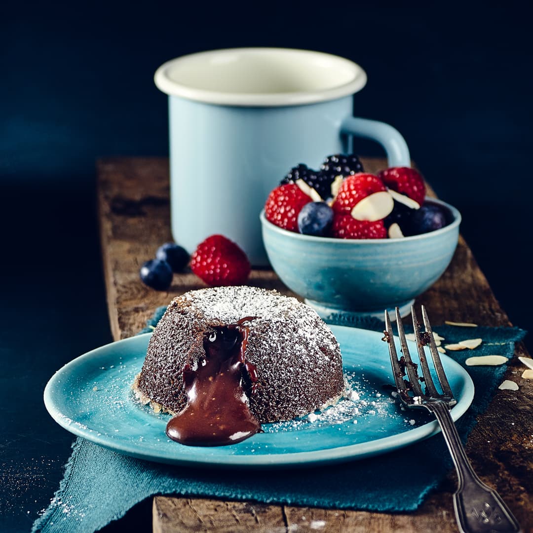 Süßes Dessert für anspruchsvolle Gäste: Probieren Sie unser Schokoladenmalheur mit flüssigem Kern aus Kouvertüre – in nur 20 Minuten fertig!