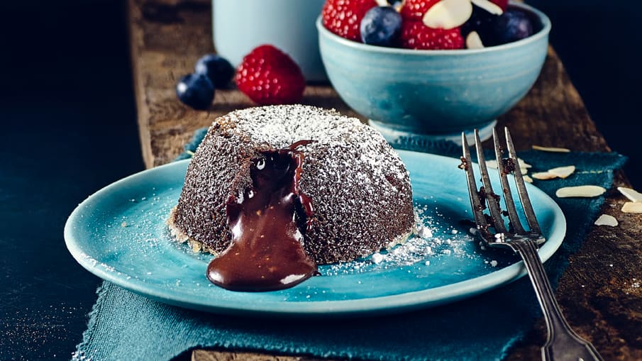 Schokoladenmalheur Süßes Dessert für anspruchsvolle Gäste: Probieren Sie unser Schokoladenmalheur mit flüssigem Kern aus Kouvertüre – in nur 20 Minuten fertig!